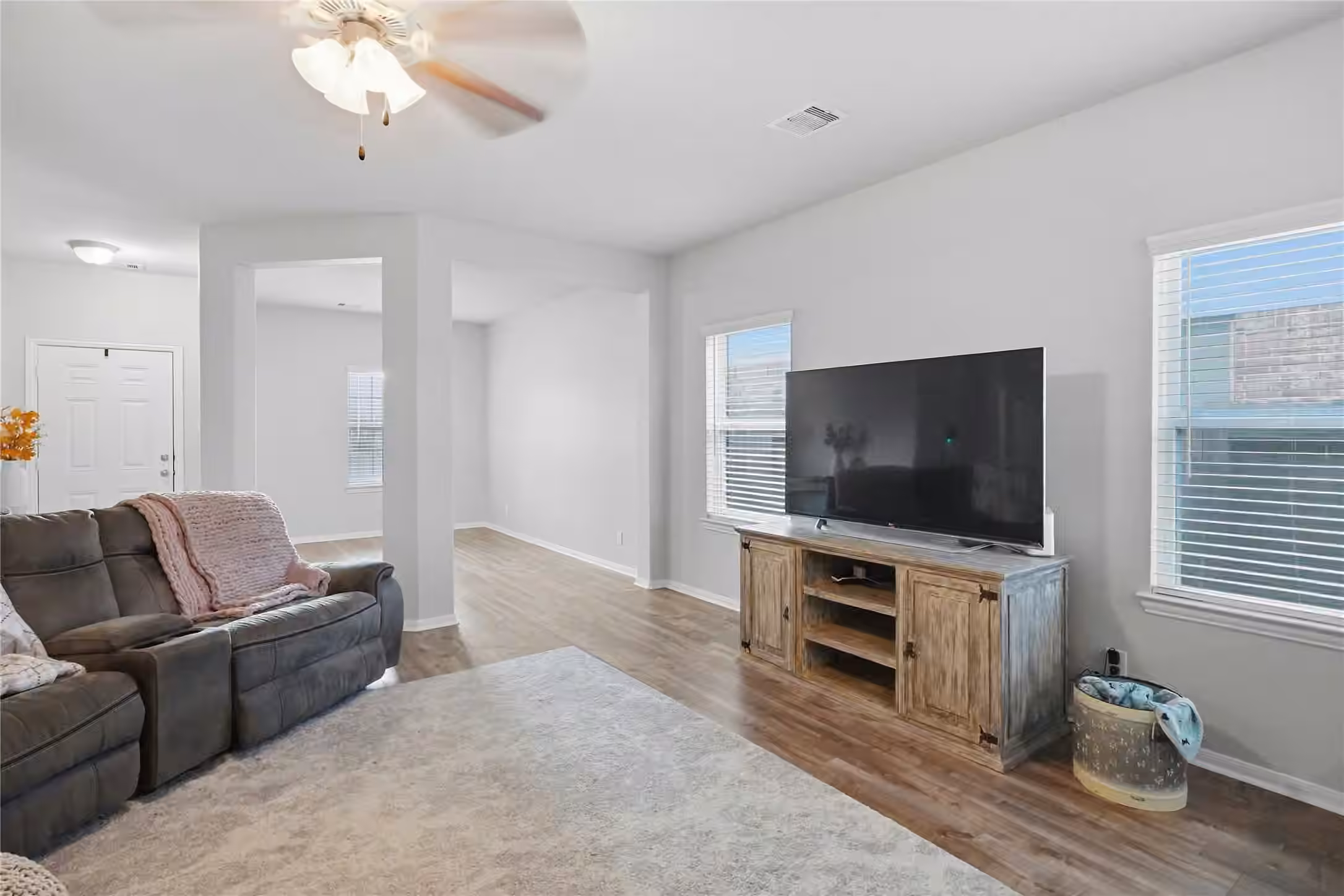Photo 4 of 1523 Barras Street, Alvin, TX