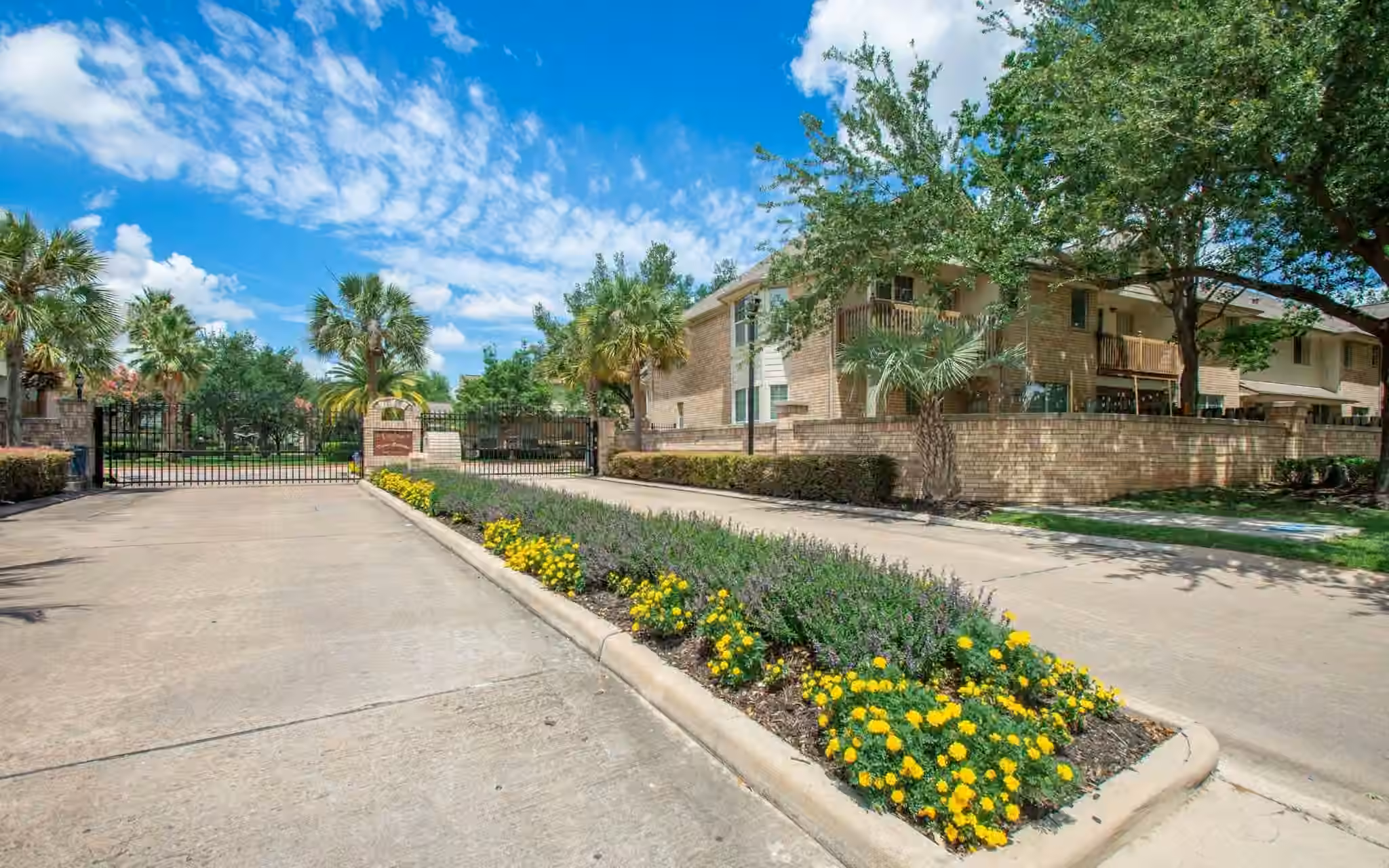 Photo 3 of 7511 S Linpar Court, Houston, TX