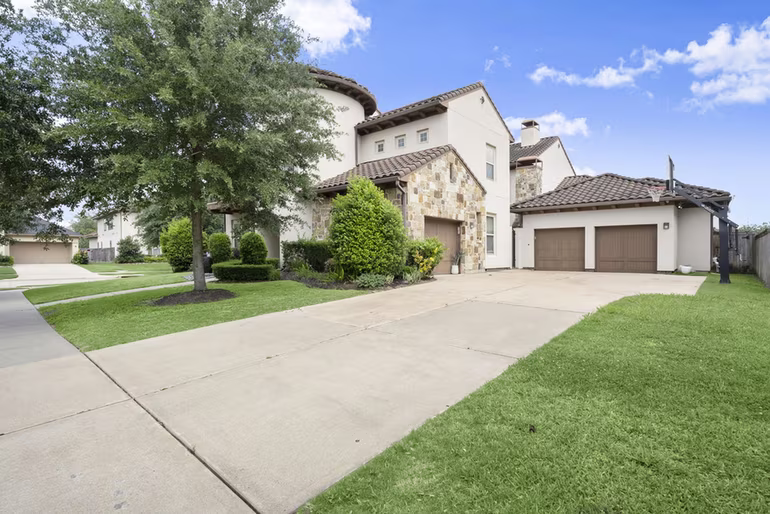 Photo 2 of 5103 Jackson Ponds Court, Sugar Land, TX