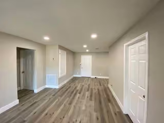 Photo 3 of 5258 Burma Road, Houston, TX