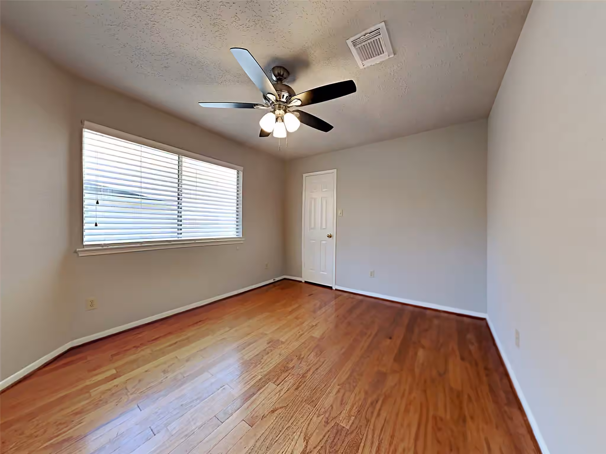 Photo 5 of 4703 Glasgow Drive, Missouri City, TX