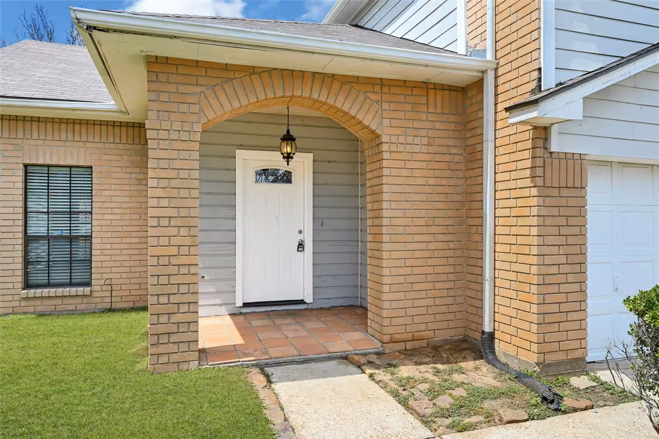 Photo 3 of 12322 Meadow Ridge Drive, Stafford, TX