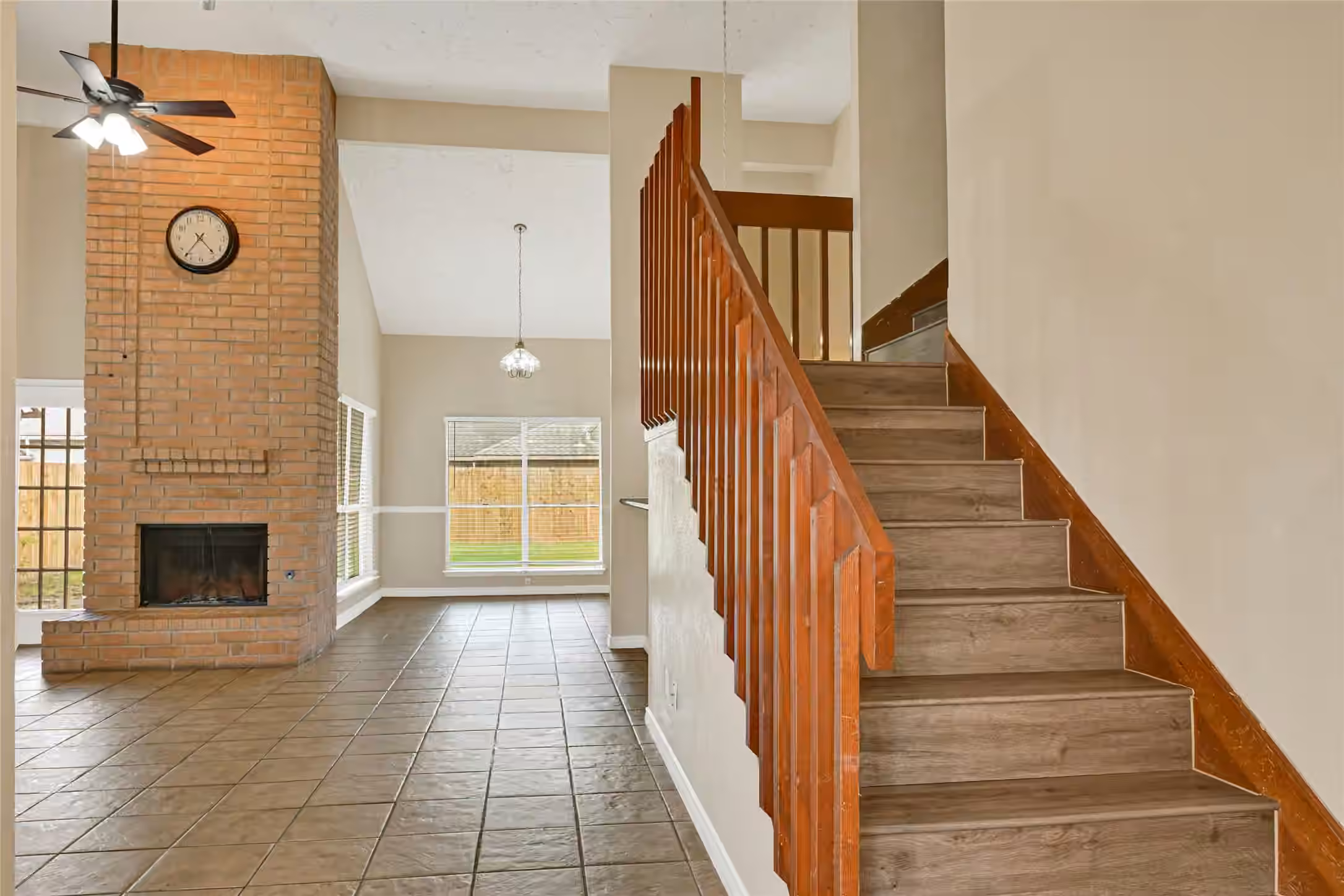 Photo 4 of 12322 Meadow Ridge Drive, Stafford, TX