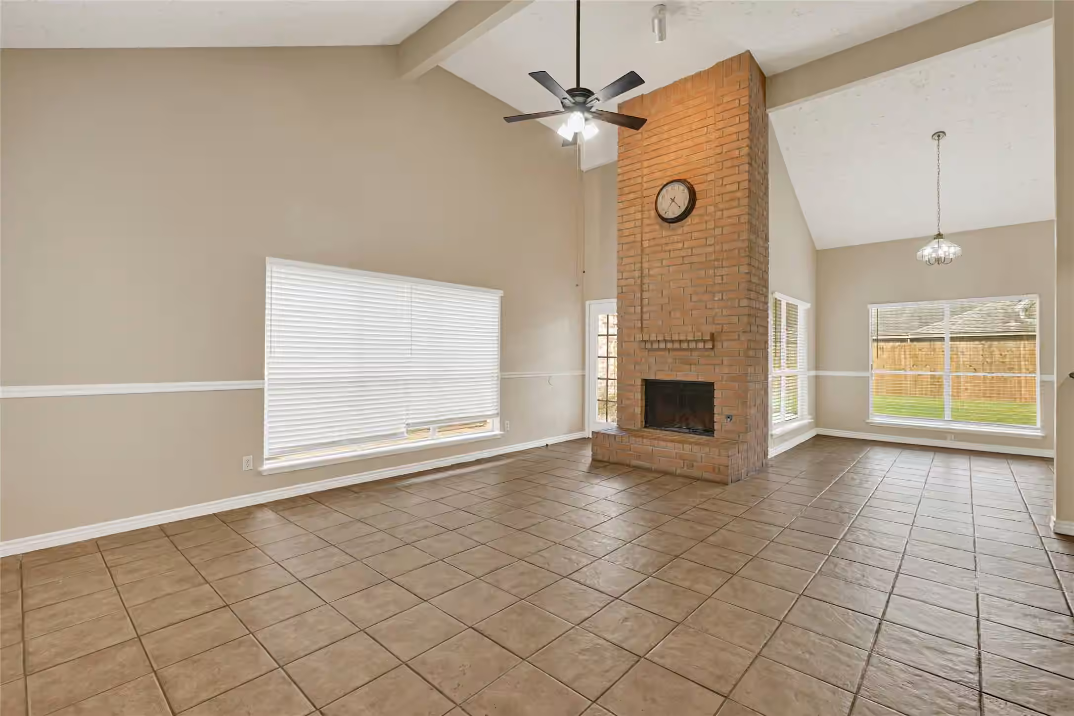 Photo 5 of 12322 Meadow Ridge Drive, Stafford, TX