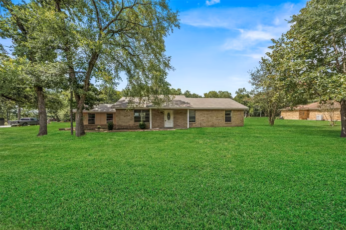 Photo 3 of 21 Wood Lodge Drive, Huntsville, TX