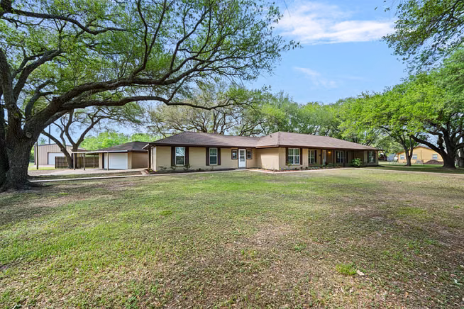 Photo of 13926 Fm 442 Road, Needville, TX 77461
