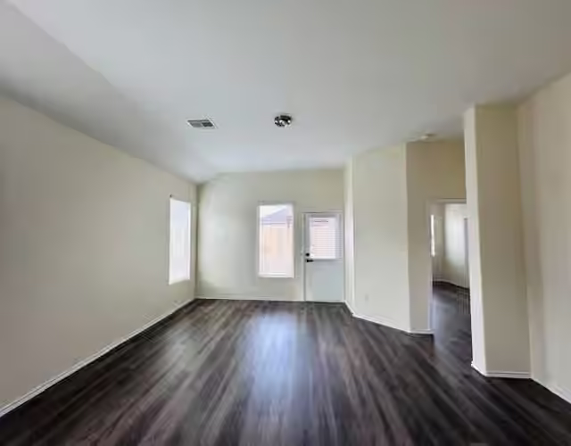 Photo 5 of 5402 Roaring Peaks Lane, Katy, TX