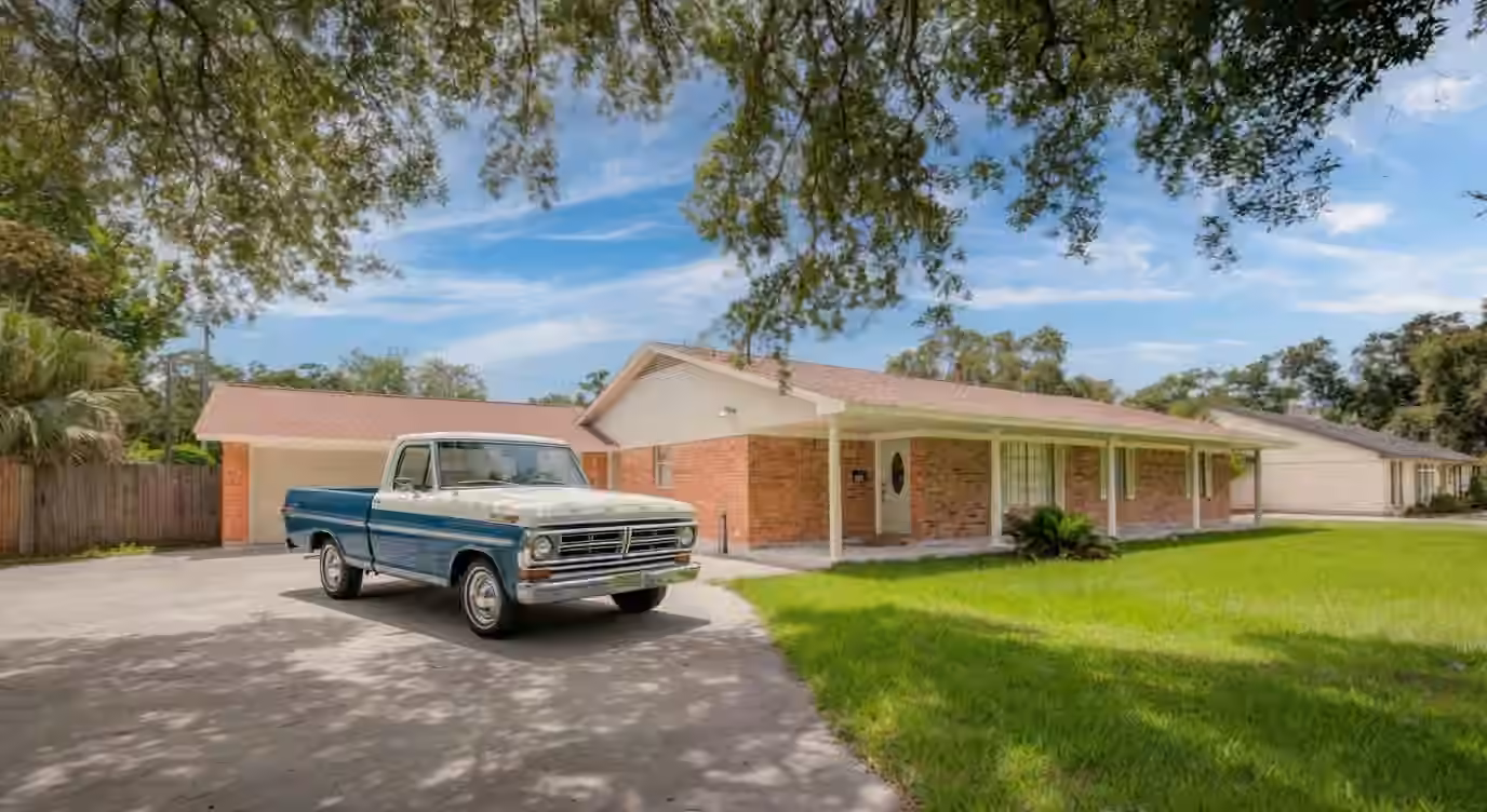 Photo of 115 S Cedar Street, Lake Jackson, TX