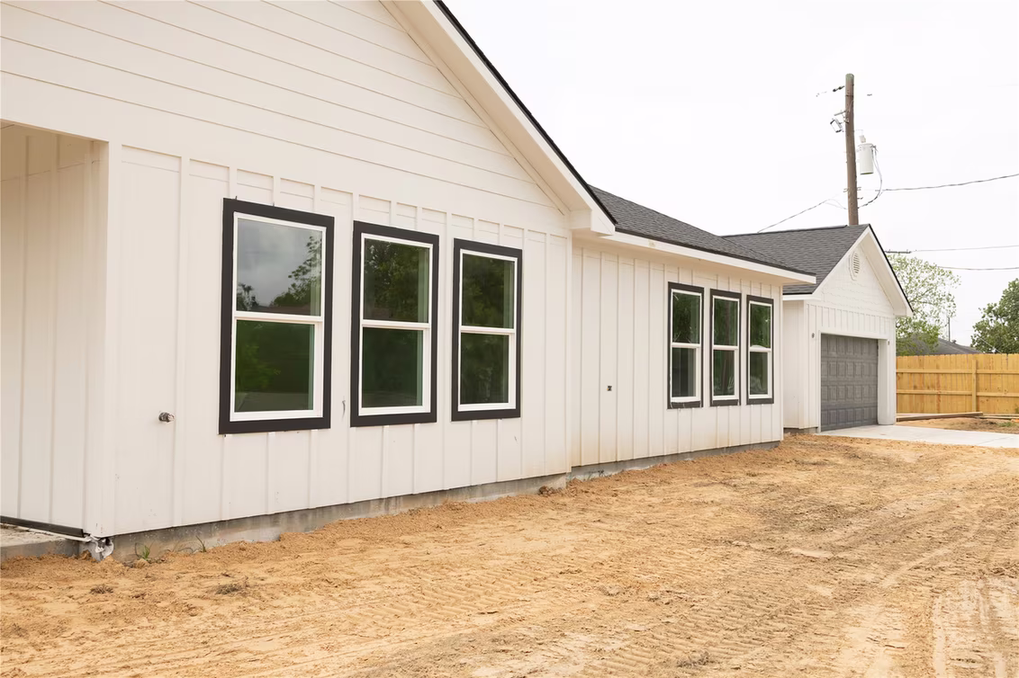 Photo 4 of 1300 Edison Avenue, Baytown, TX