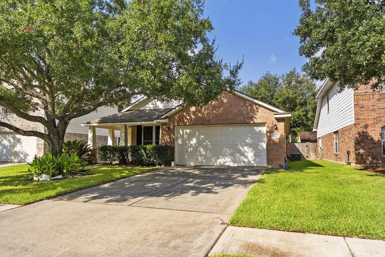 Photo 4 of 19807 N Villages Of Bridgestone Lane, Spring, TX