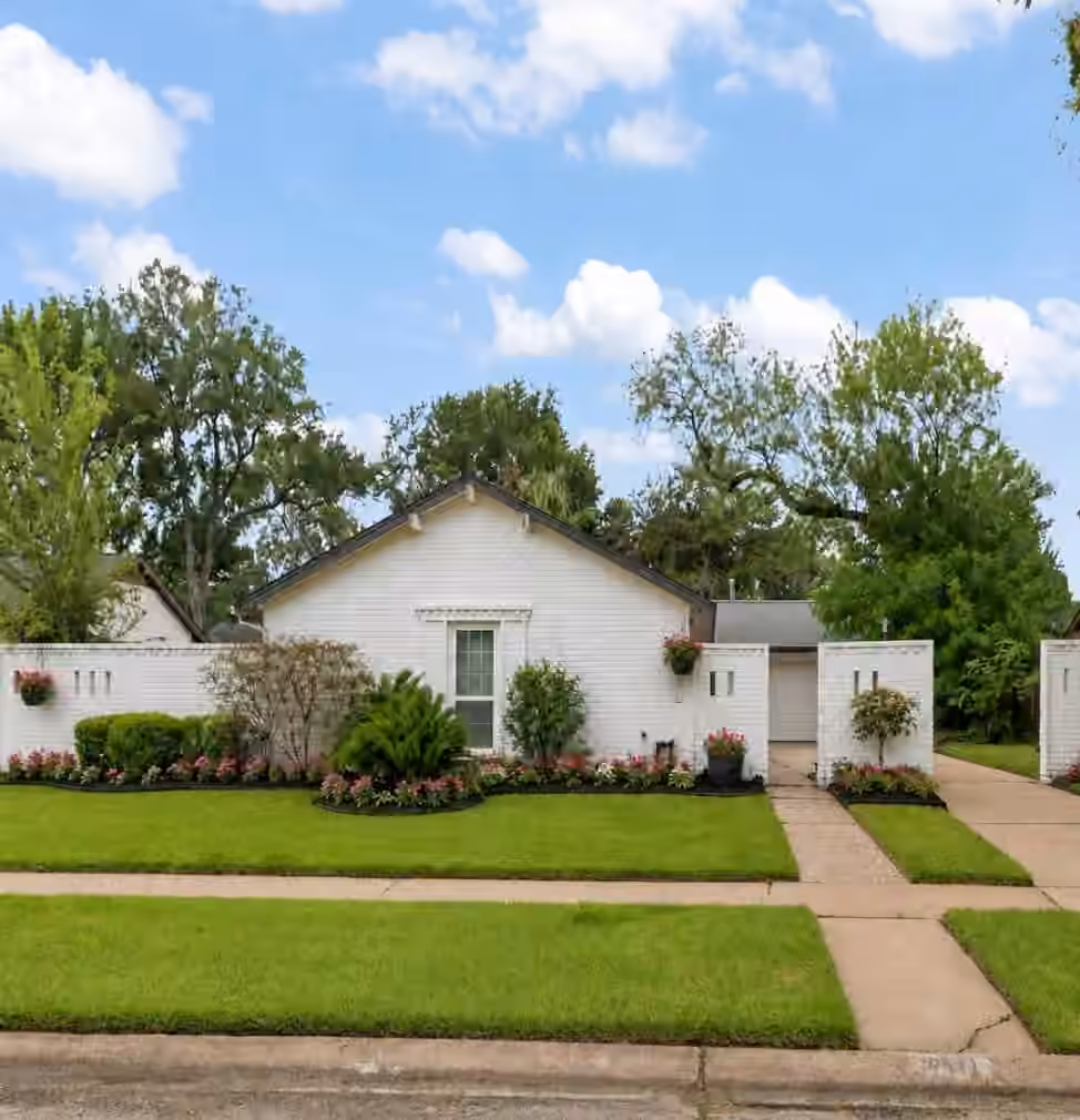 Photo 2 of 10611 Deerwood Road, Houston, TX