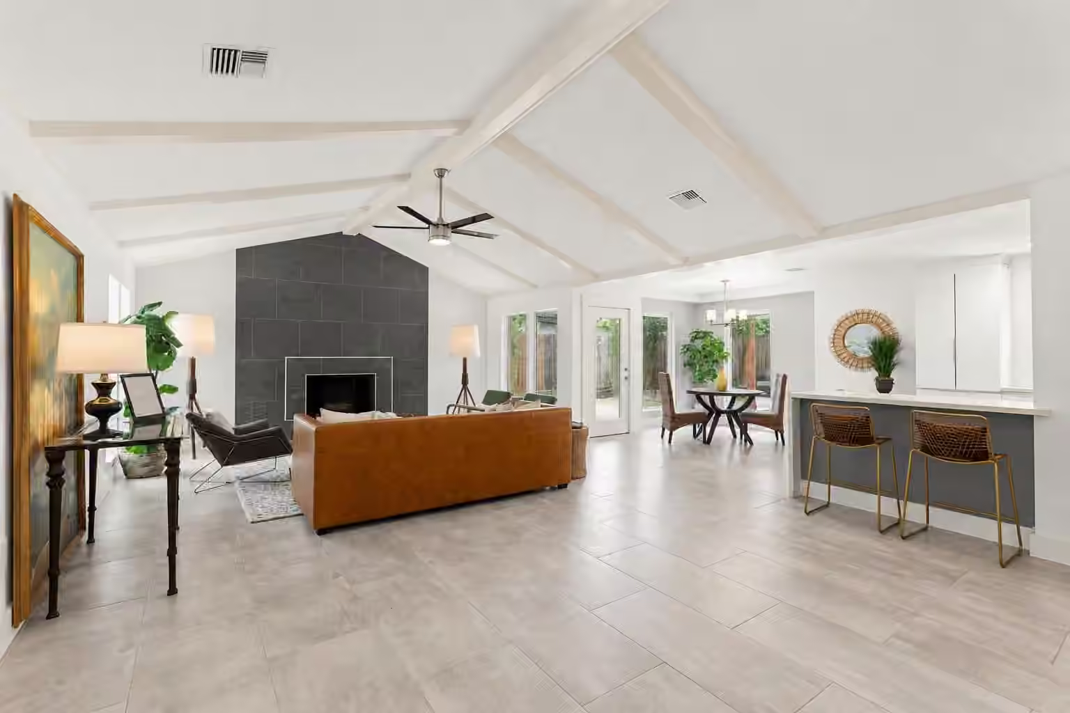 Photo 3 of 10611 Deerwood Road, Houston, TX