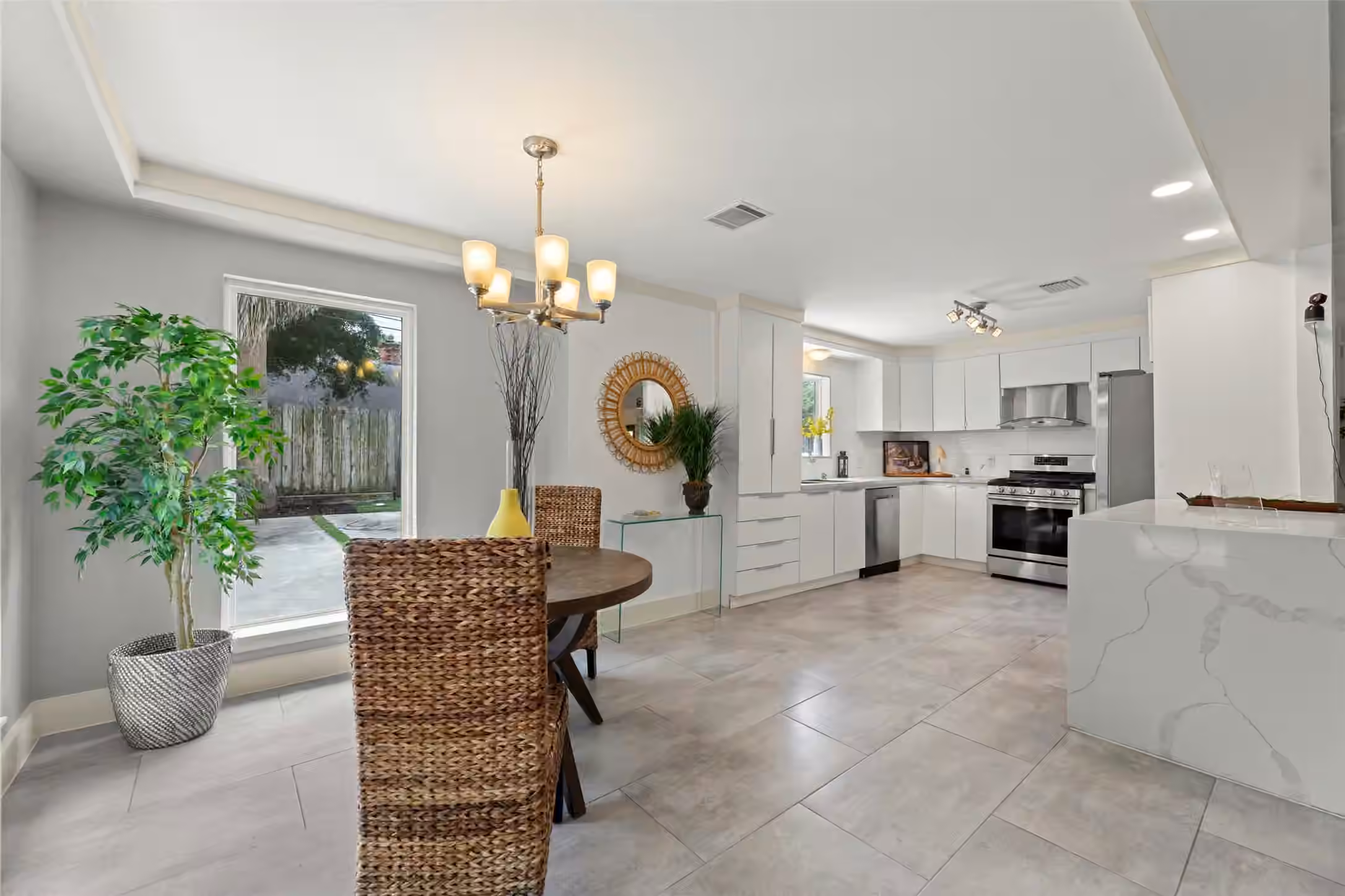 Photo 6 of 10611 Deerwood Road, Houston, TX