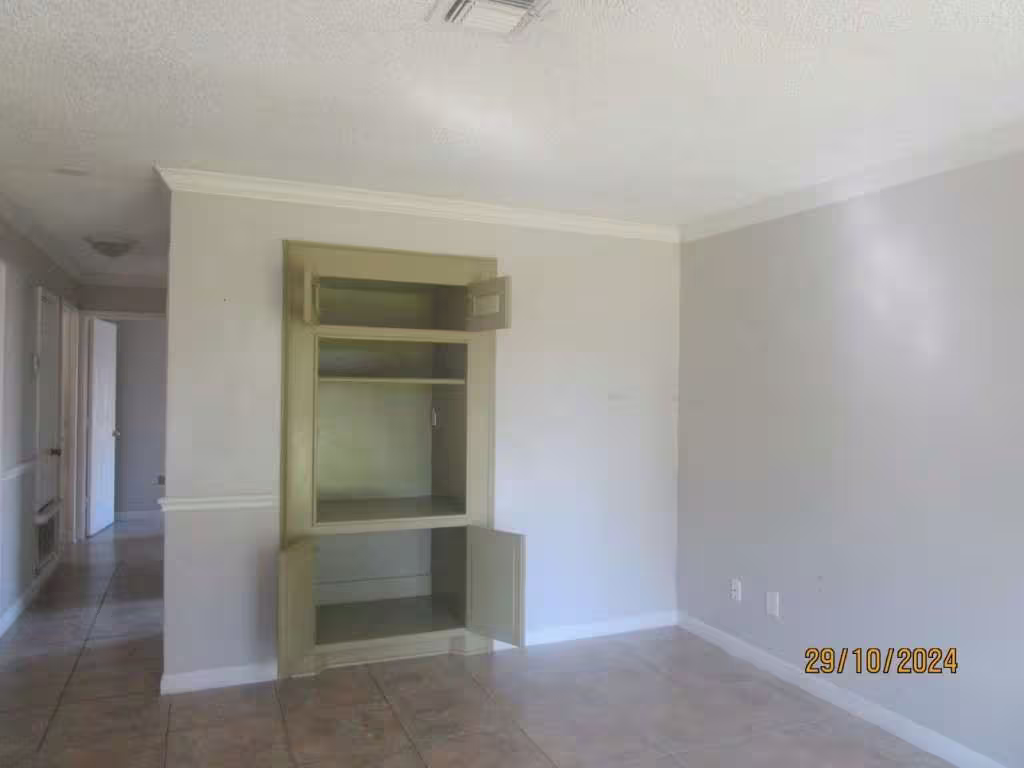 Photo 4 of 601 N 12th Street, La Porte, TX
