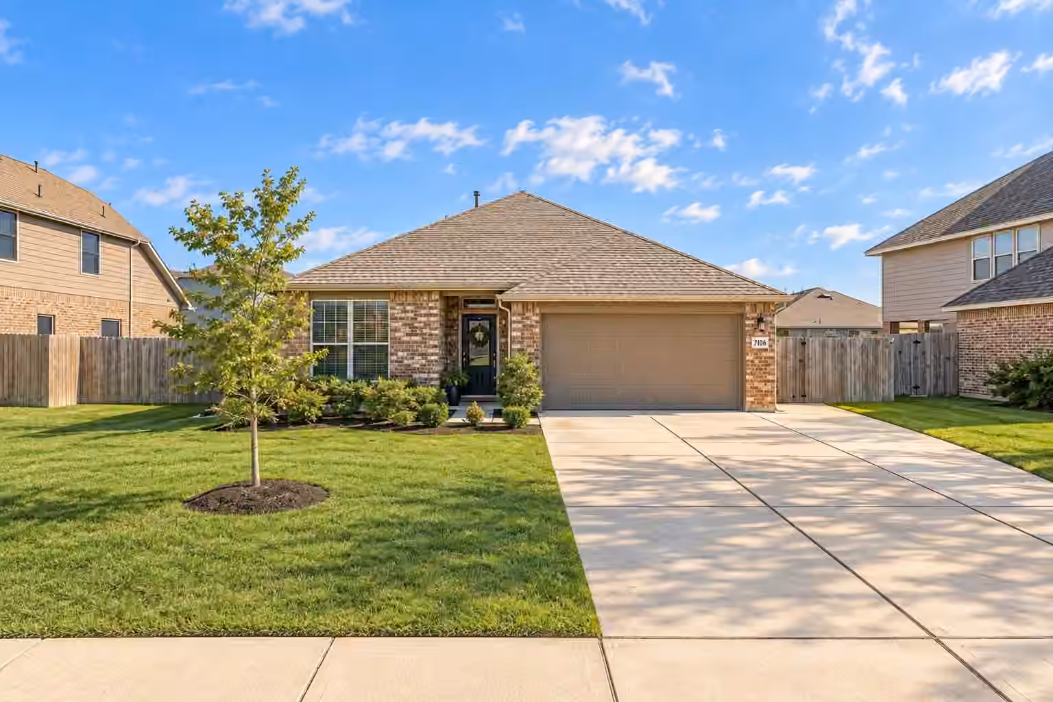 Photo 3 of 7106 Hillside Avenue, Mont Belvieu, TX 77523