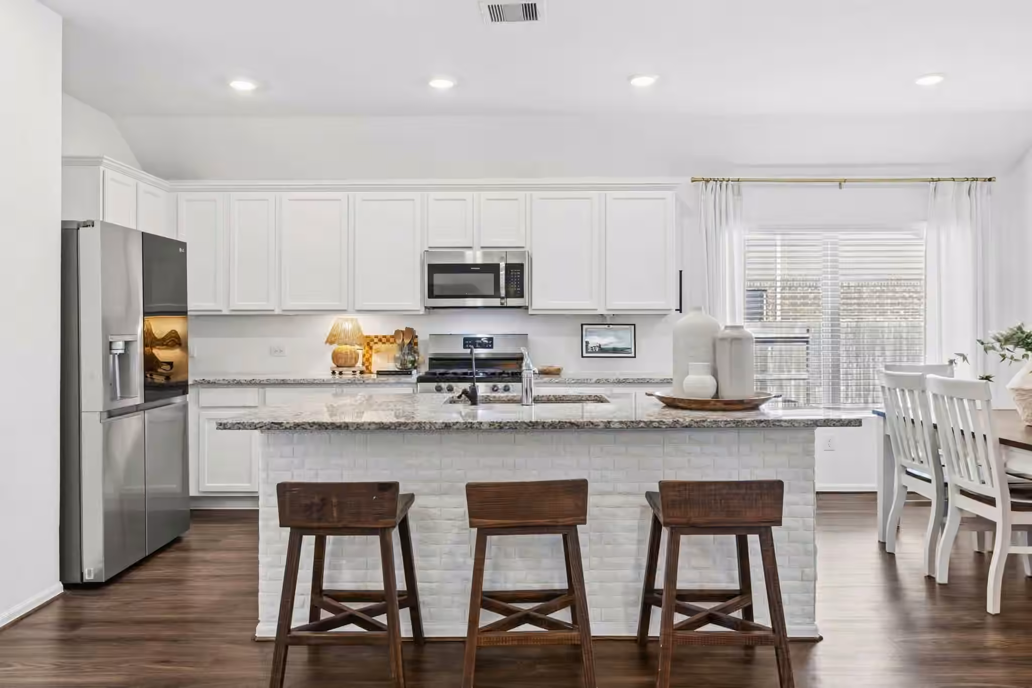 Photo 5 of 7106 Hillside Avenue, Mont Belvieu, TX 77523