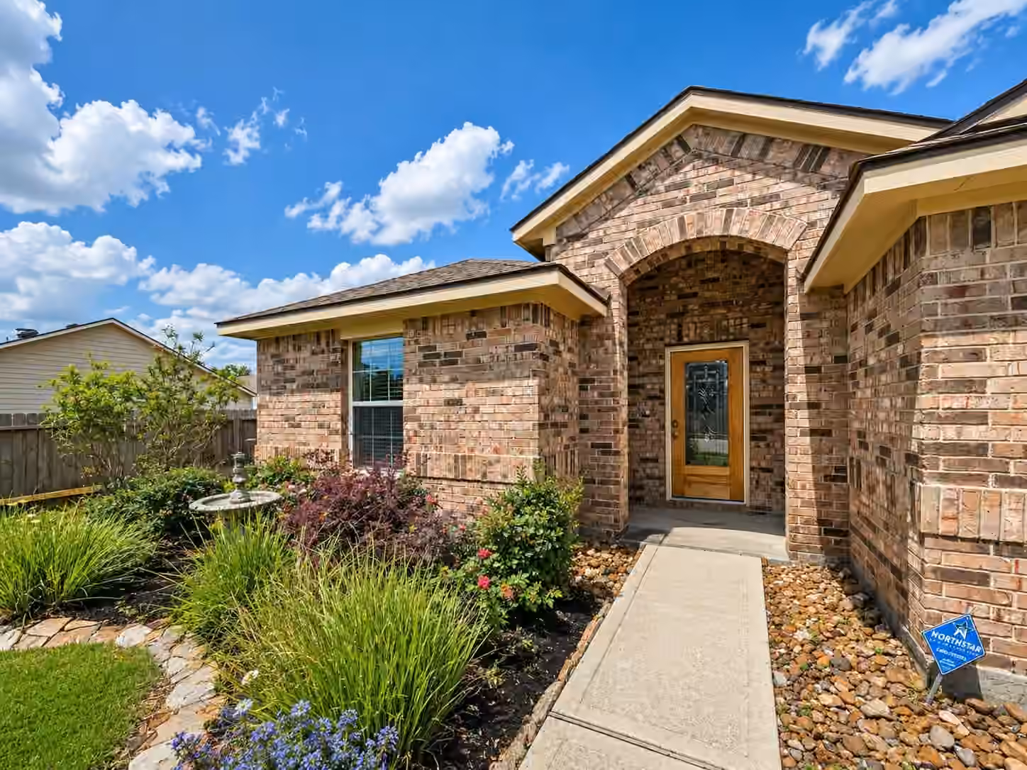 Photo 2 of 2911 Lincolns Meadow Drive, Spring, TX