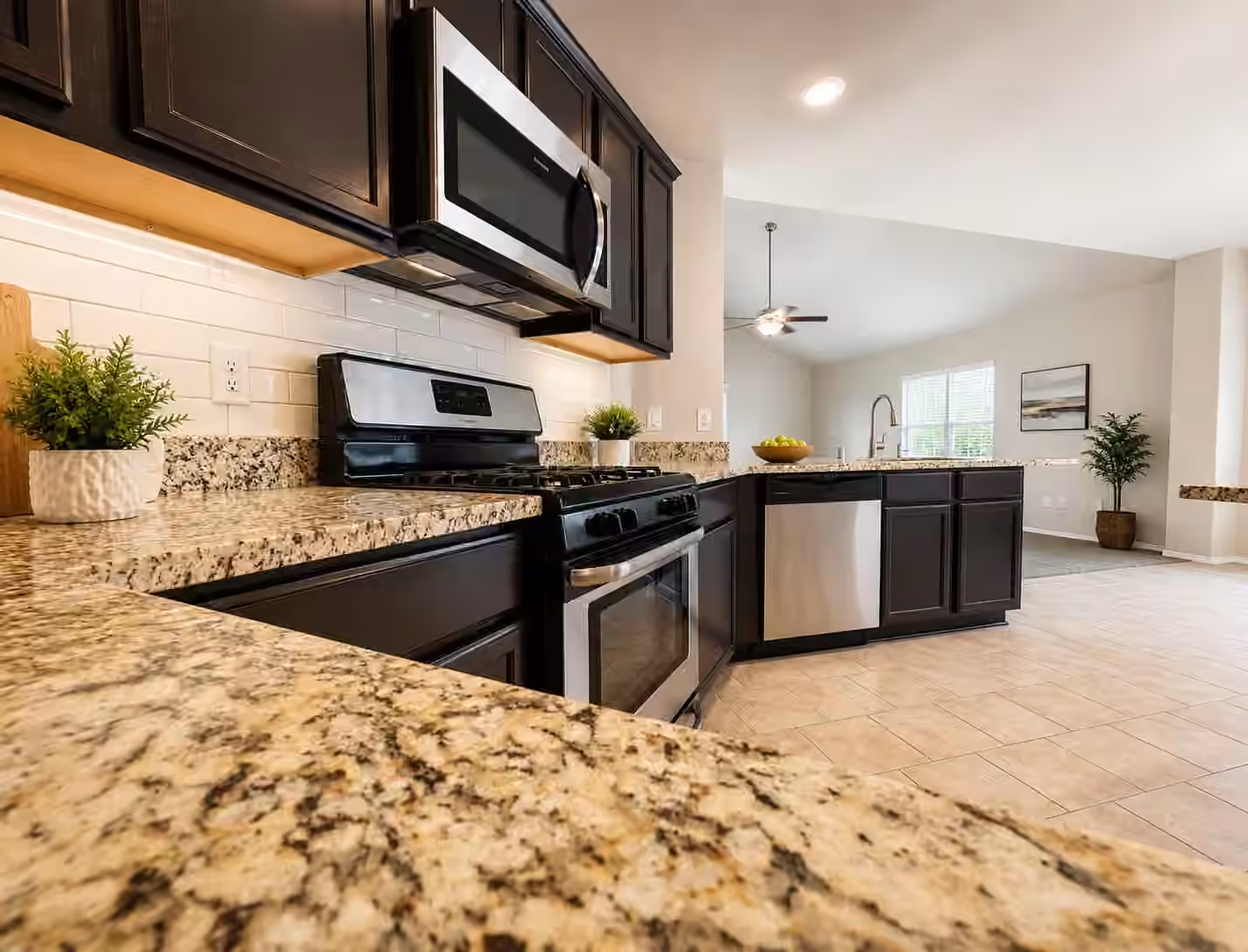 Photo 6 of 2911 Lincolns Meadow Drive, Spring, TX