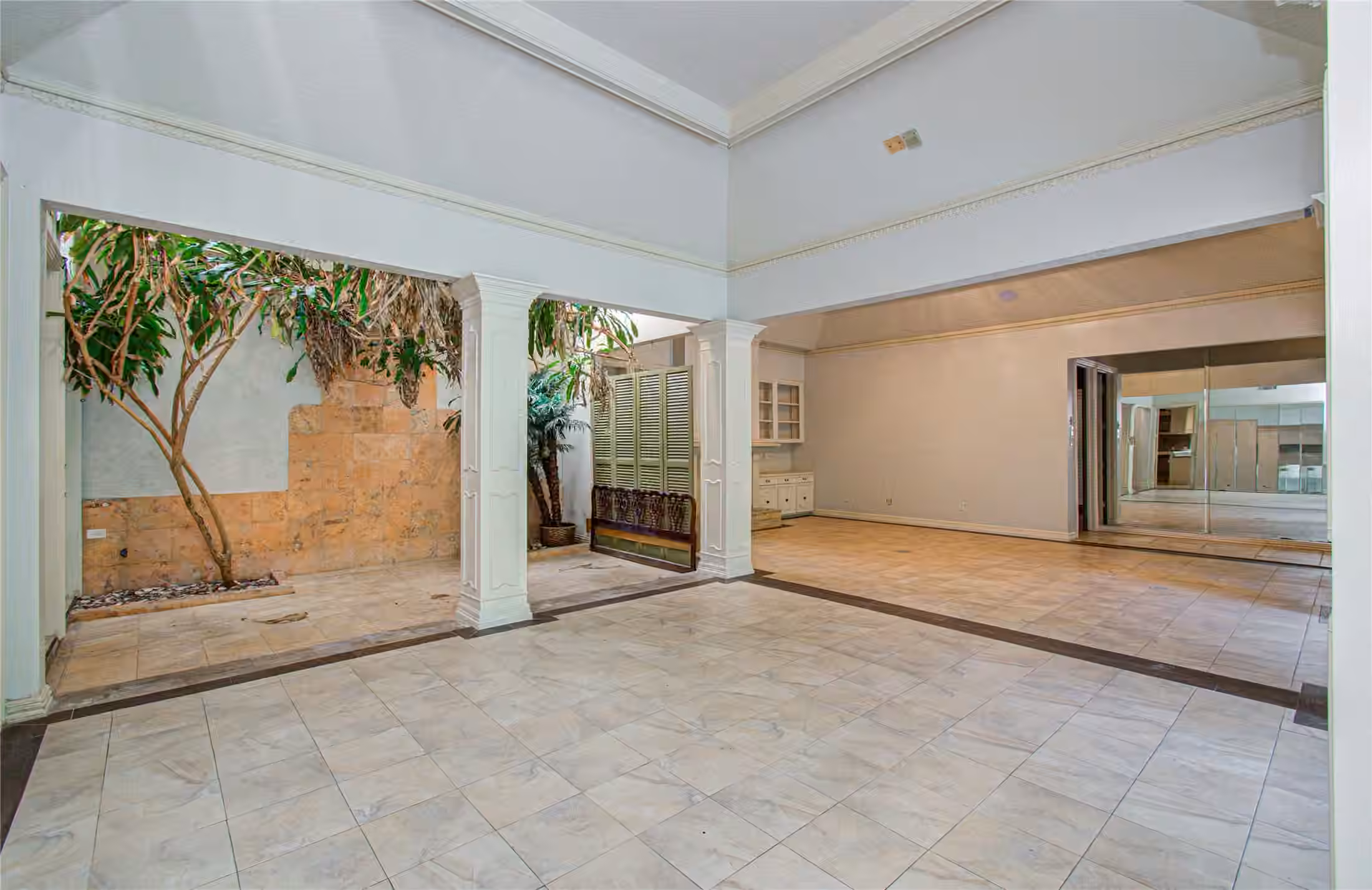 Photo 5 of 9712 Longmont Drive, Houston, TX