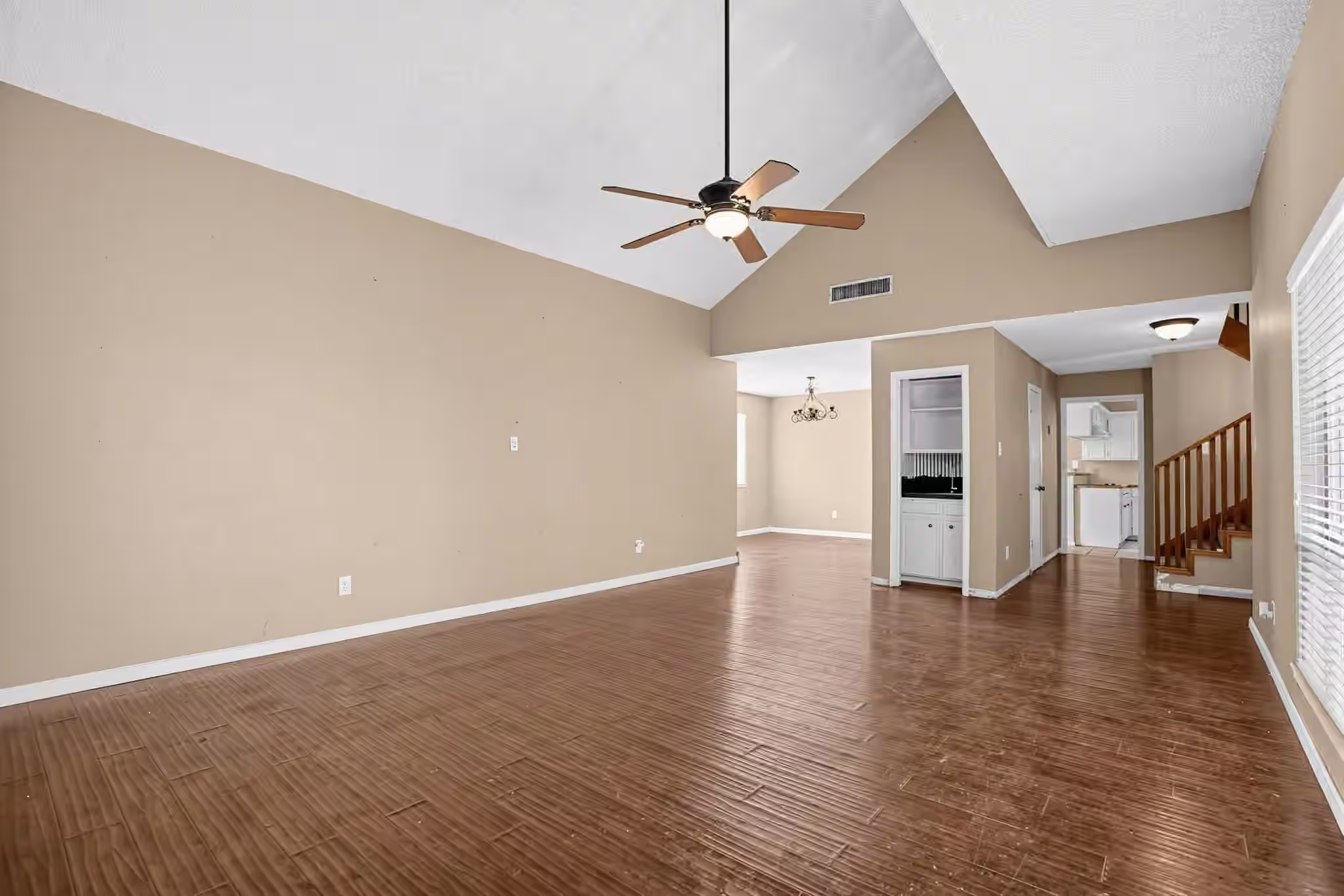 Photo 6 of 2038 Parkdale Drive, Houston, TX