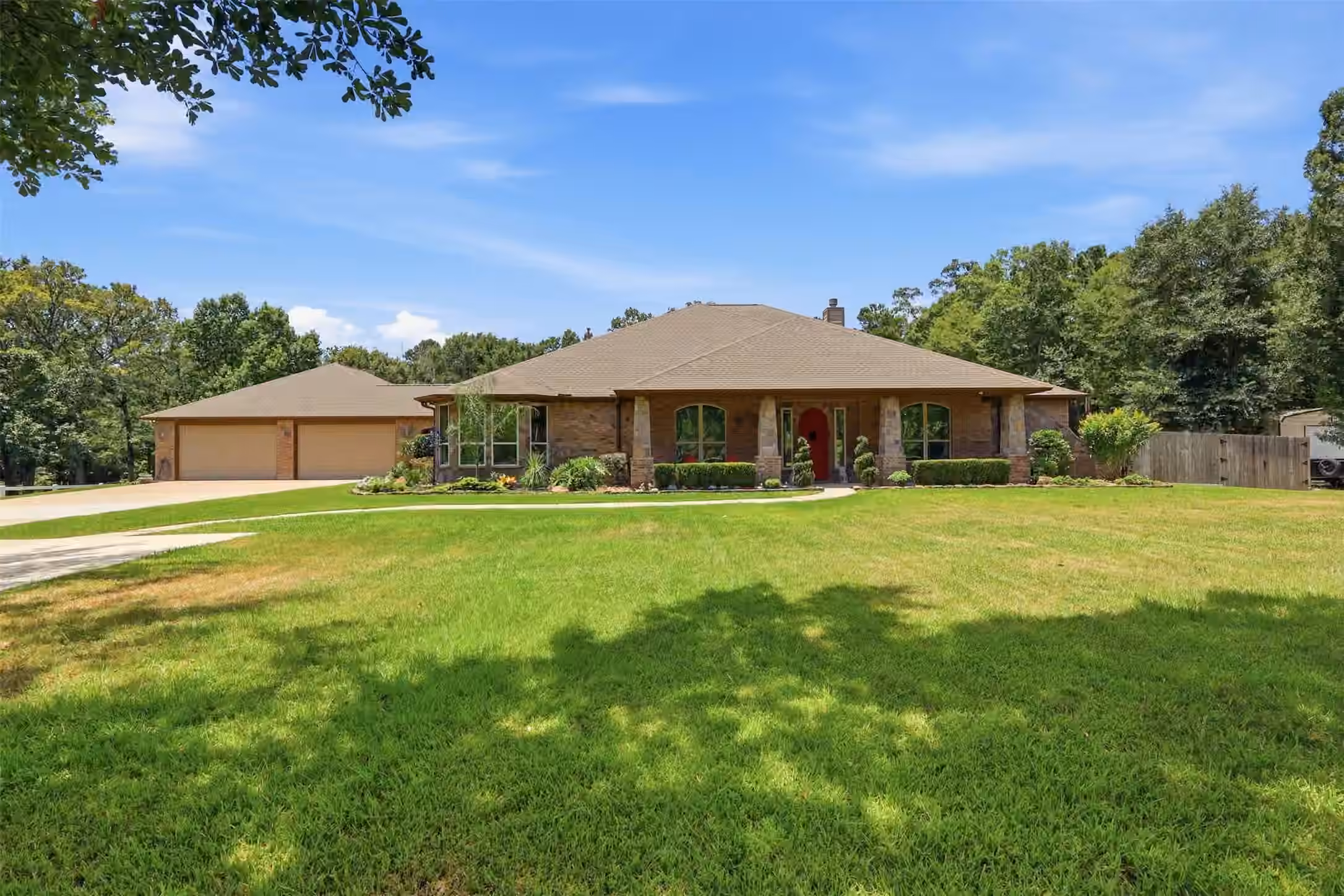 Photo 3 of 151 Lyndsey Drive, Montgomery, TX