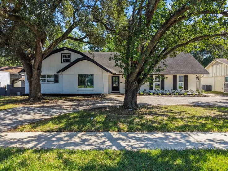 Photo of 8011 Richmond Avenue, Houston, TX