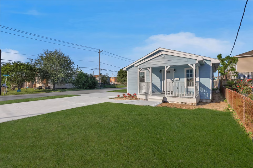 Photo 4 of 2221 Grover Avenue, Galveston, TX