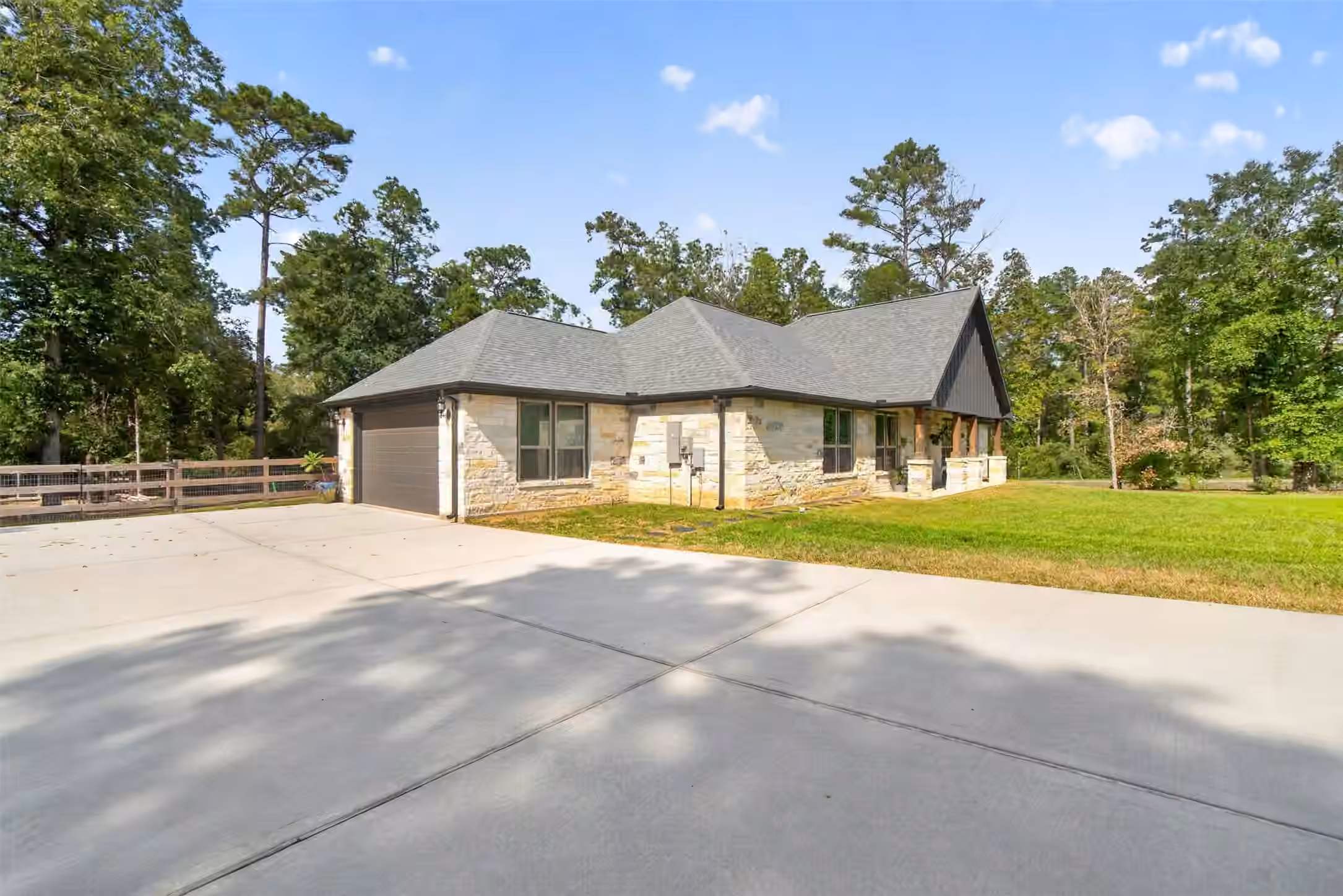Photo 5 of 15741 Forest Grove Drive, Willis, TX