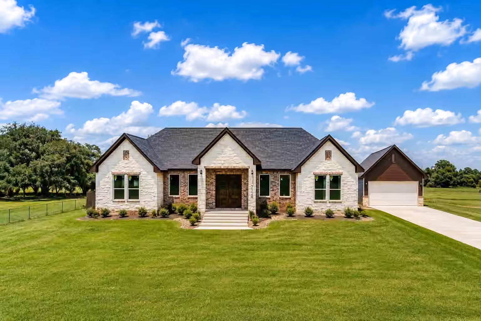 Photo of 1720 Flintlock Court, Angleton, TX 77515