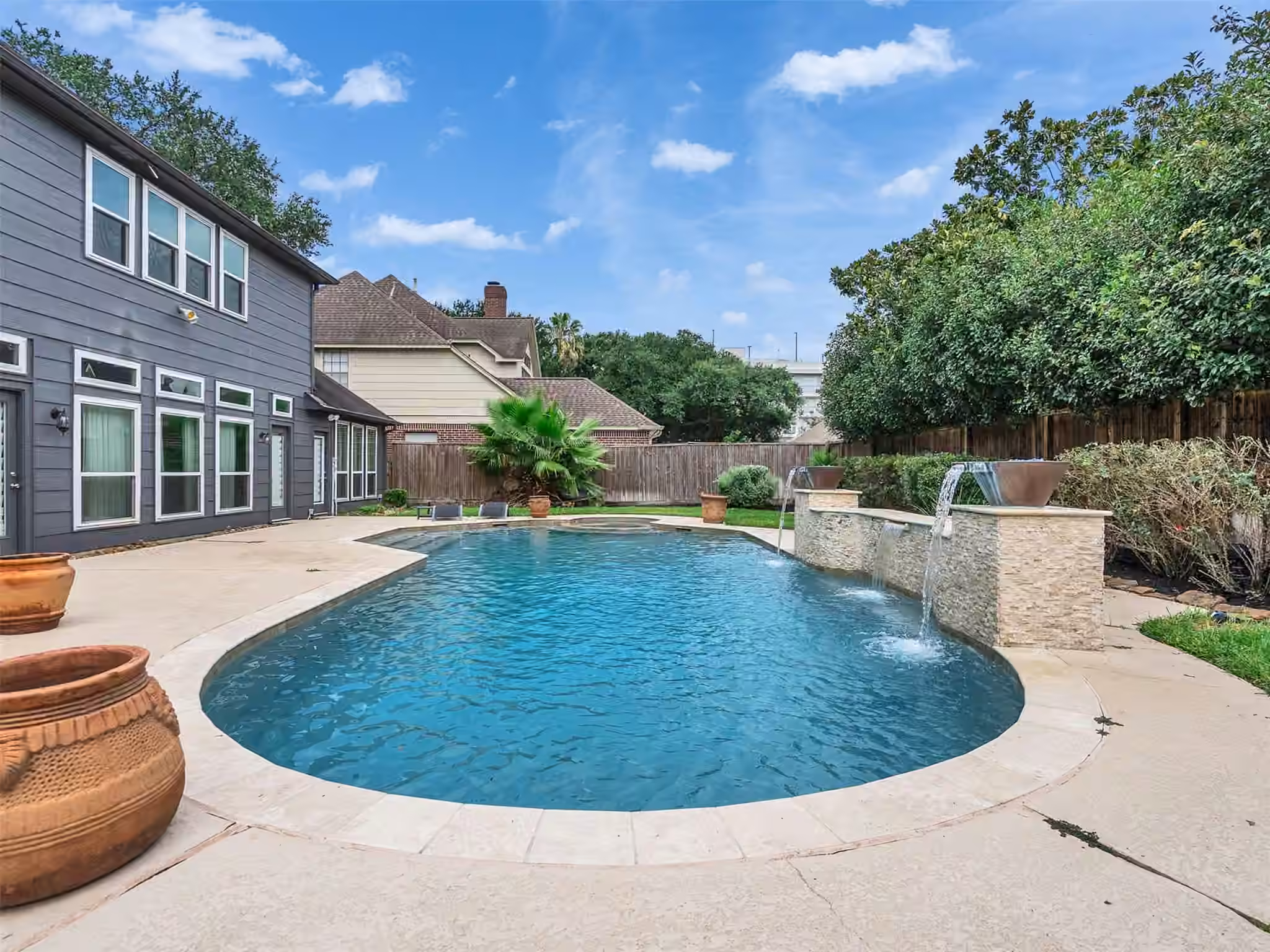 Photo 5 of 15906 Redwood Place Drive, Houston, TX