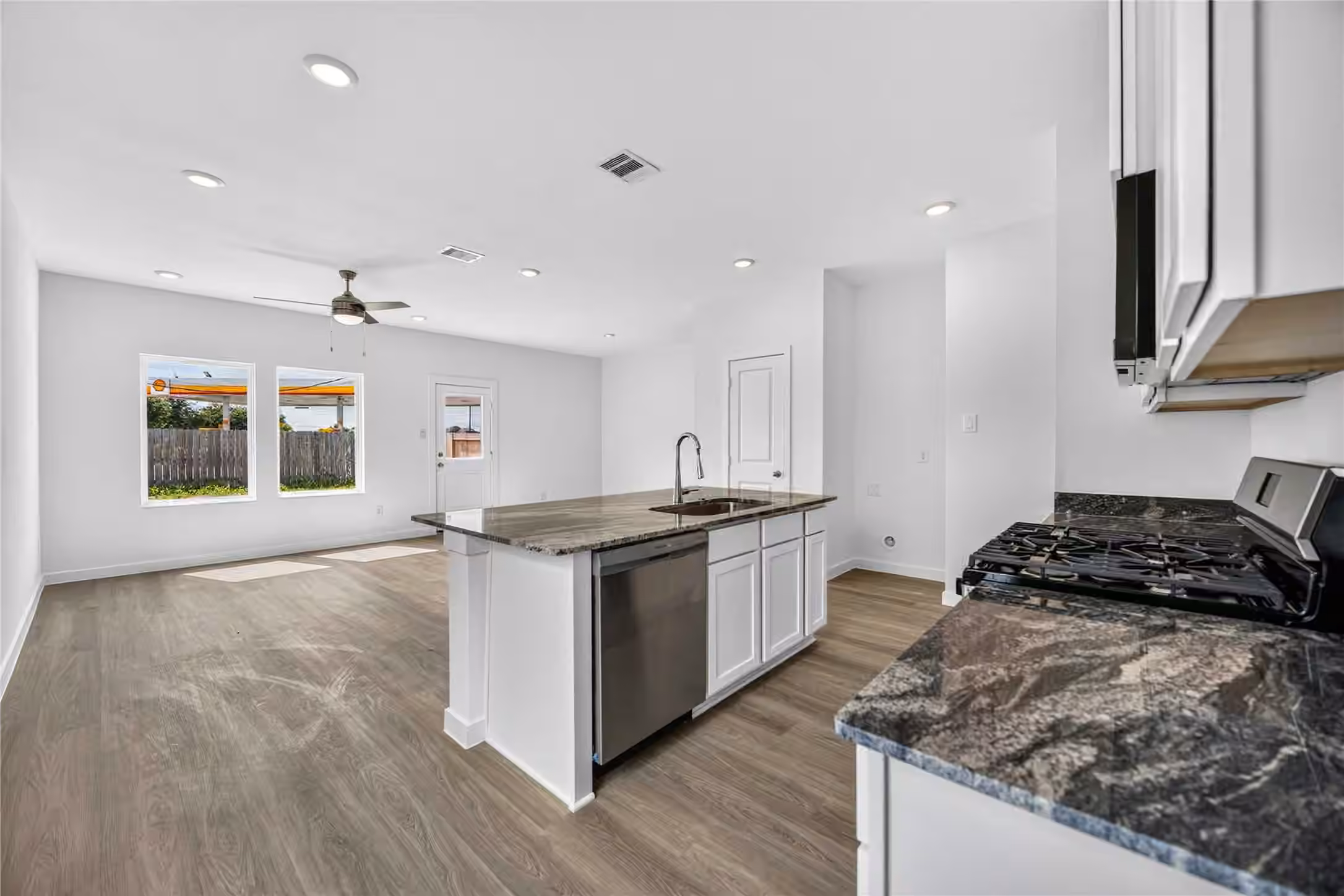 Photo 5 of 12920 Ami and Tami Place, Houston, TX
