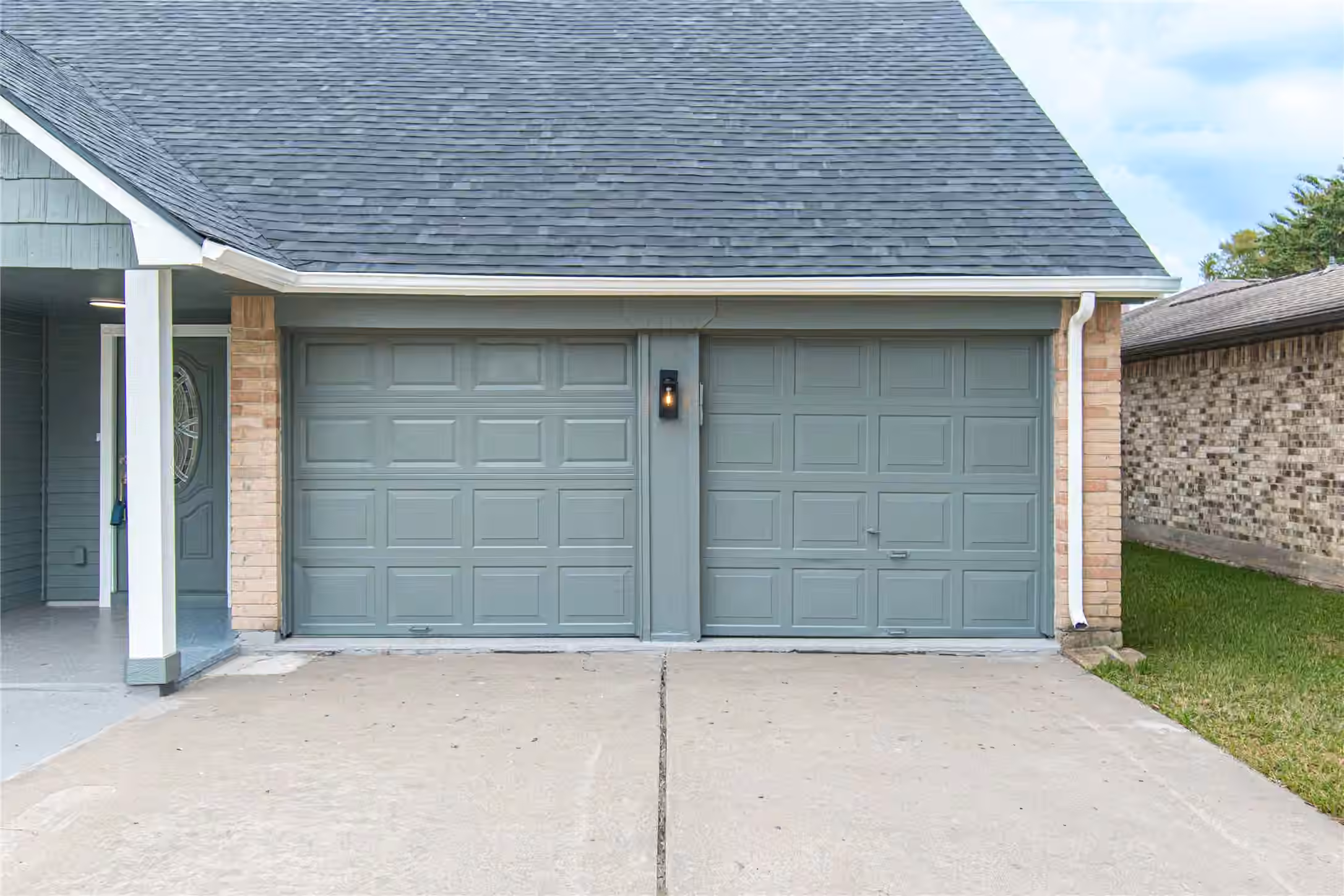 Photo 3 of 13130 Kingsmill Drive, Houston, TX