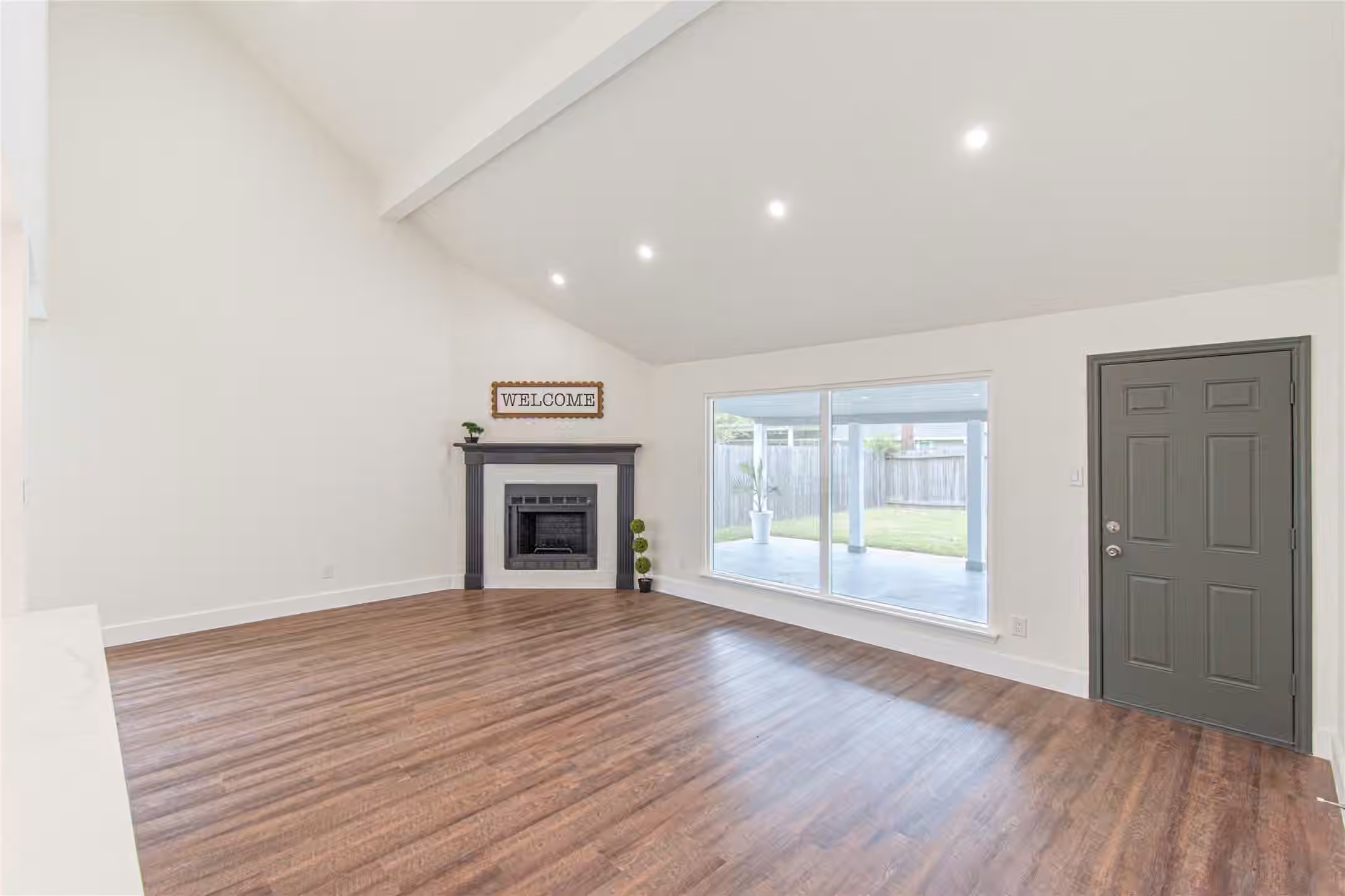 Photo 7 of 13130 Kingsmill Drive, Houston, TX