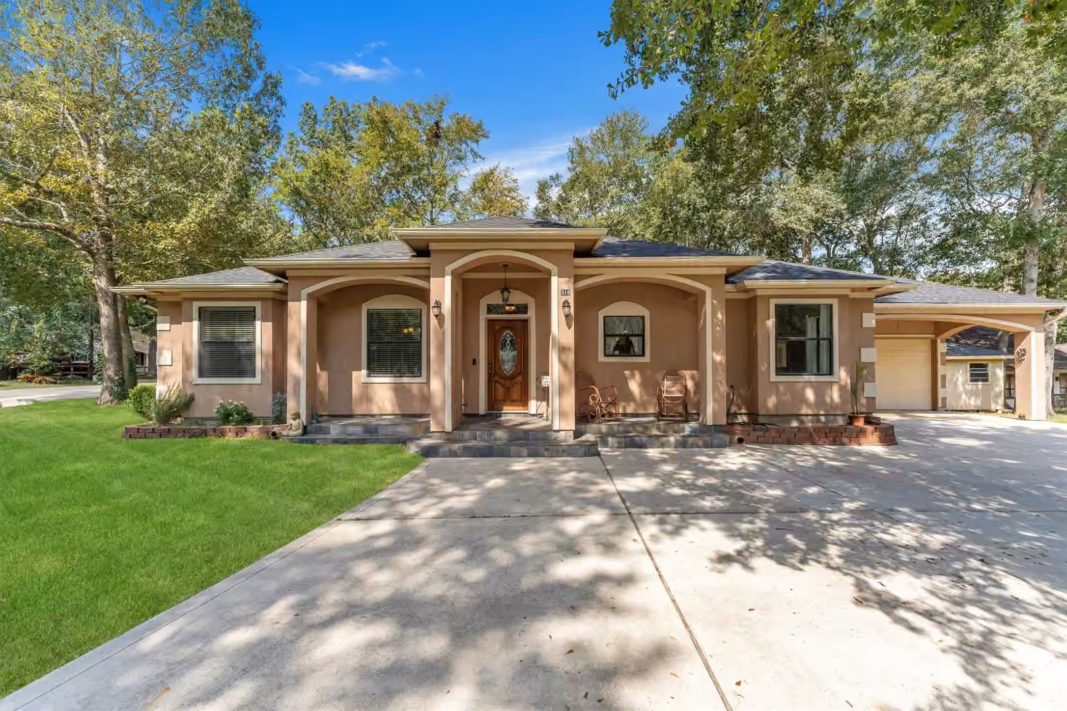 Photo 4 of 318 Shawnee Drive, Conroe, TX
