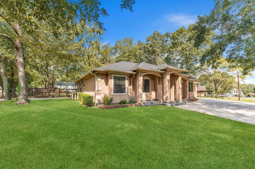 Photo 6 of 318 Shawnee Drive, Conroe, TX