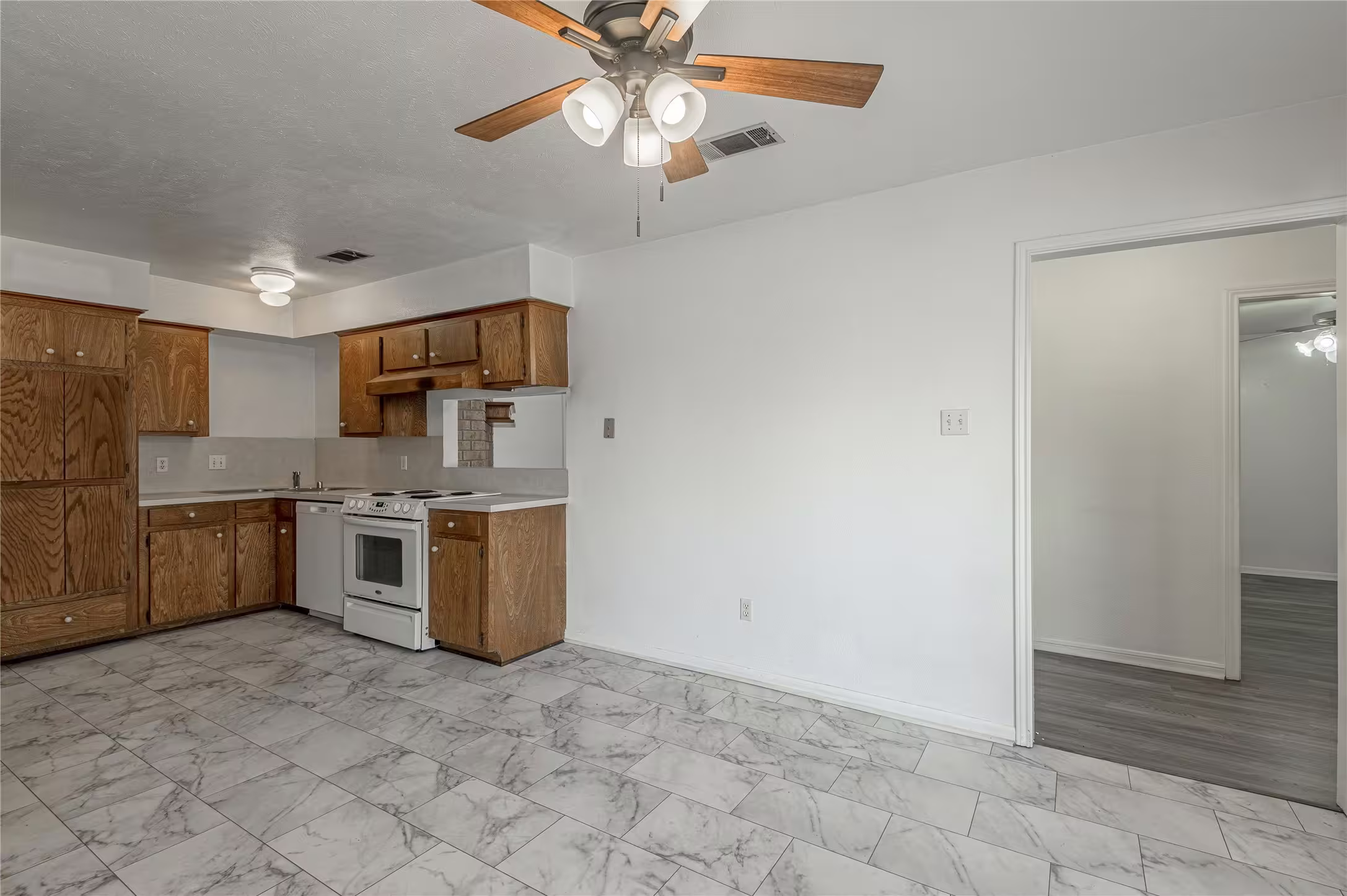 Photo 3 of 114 Timberline Drive, Huntsville, TX