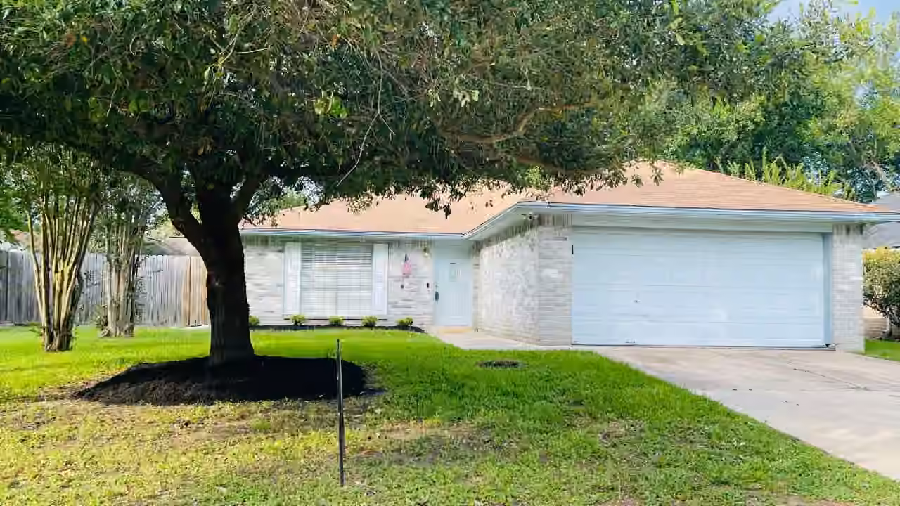 Photo of 10070 Green Valley Lane, Houston, TX