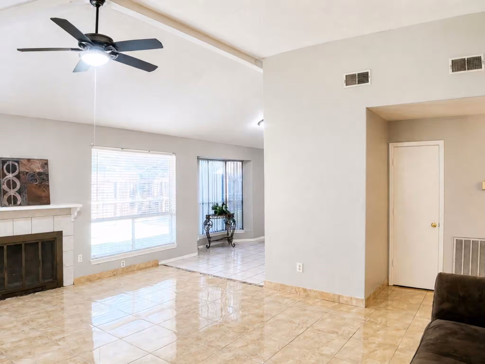 Photo 3 of 10070 Green Valley Lane, Houston, TX