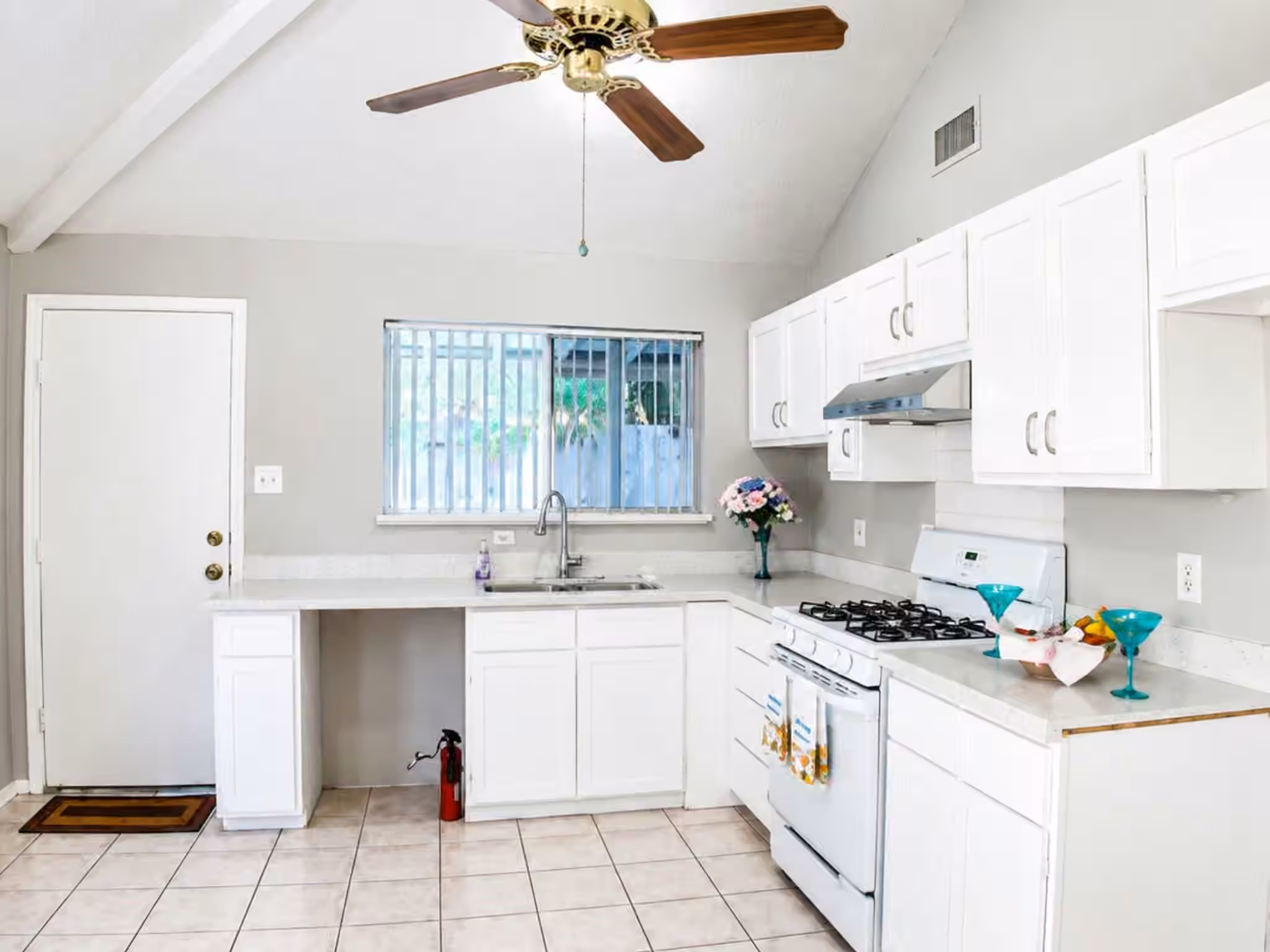 Photo 5 of 10070 Green Valley Lane, Houston, TX