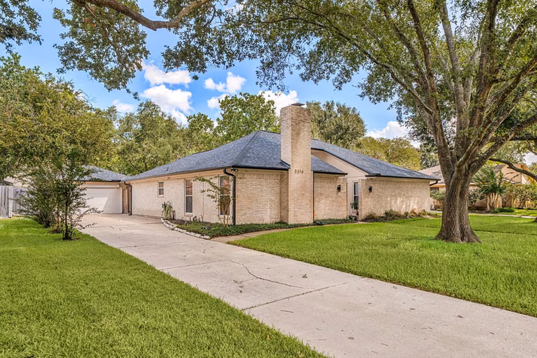 Photo 2 of 3310 Meadowcreek Drive, Missouri City, TX 77459