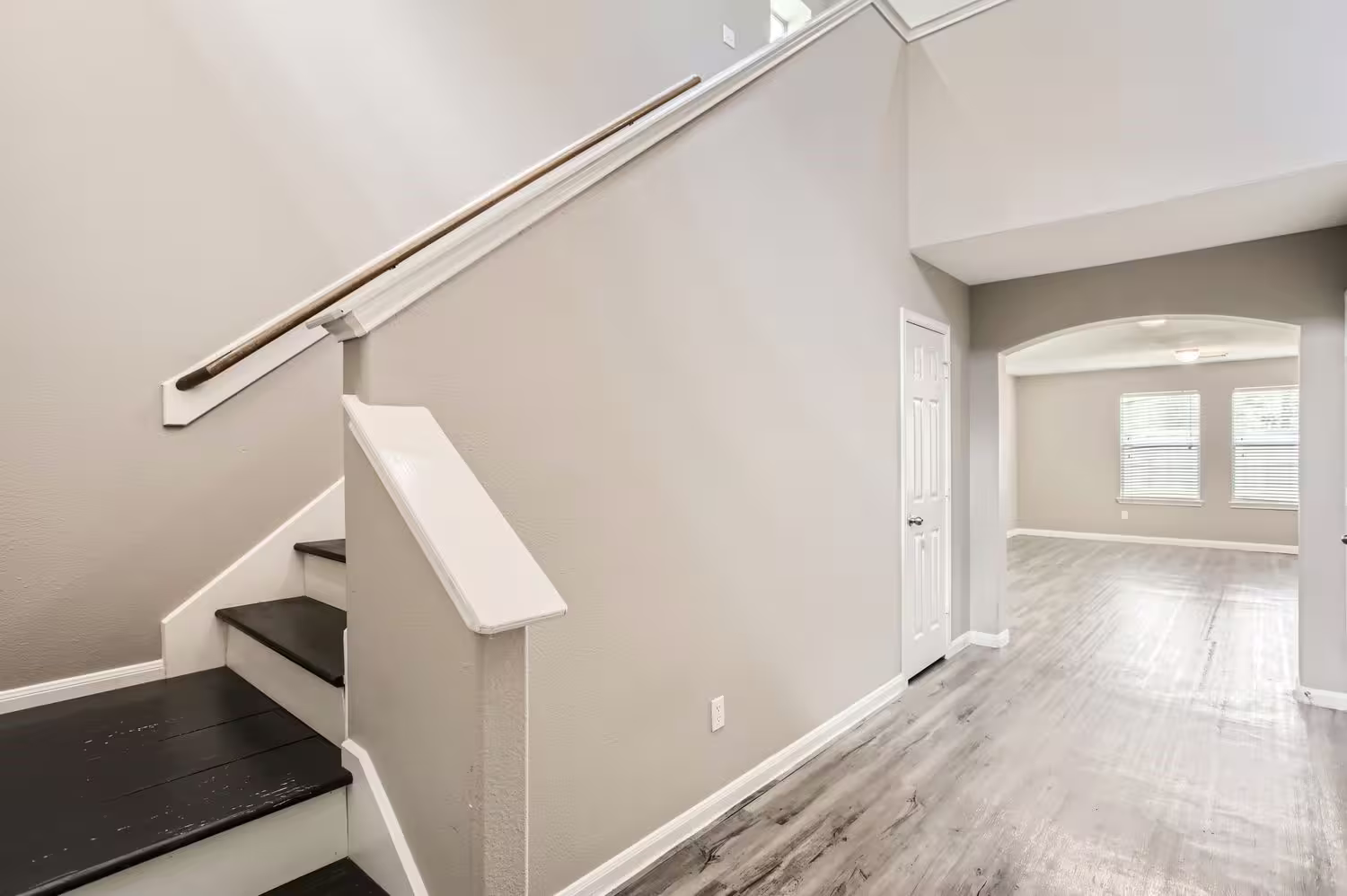 Photo 3 of 11746 Elizabeth Court, Pinehurst, TX