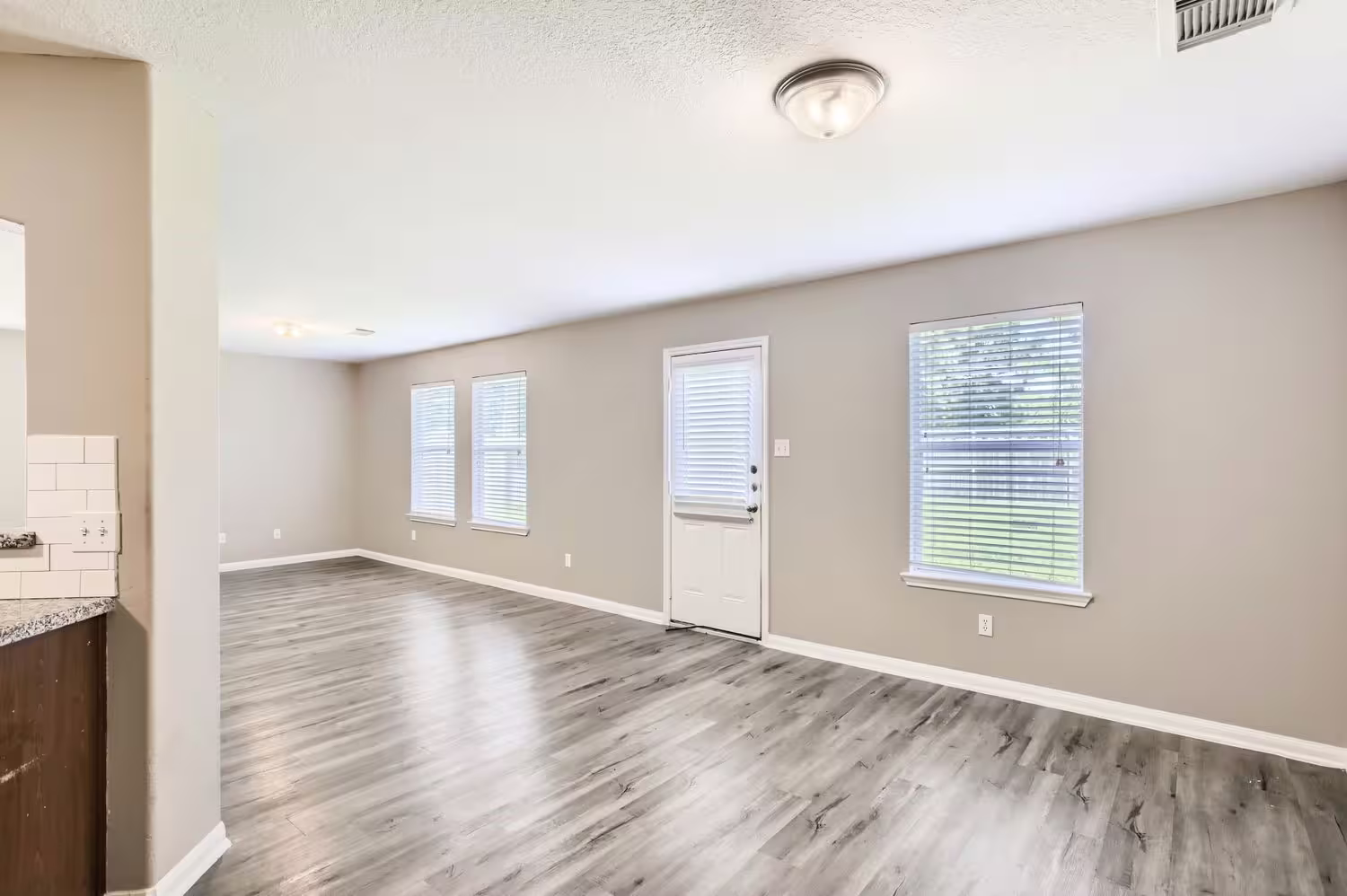 Photo 7 of 11746 Elizabeth Court, Pinehurst, TX