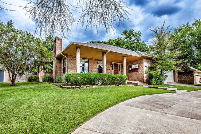 Photo 2 of 1623 Green Briar Drive, Huntsville, TX