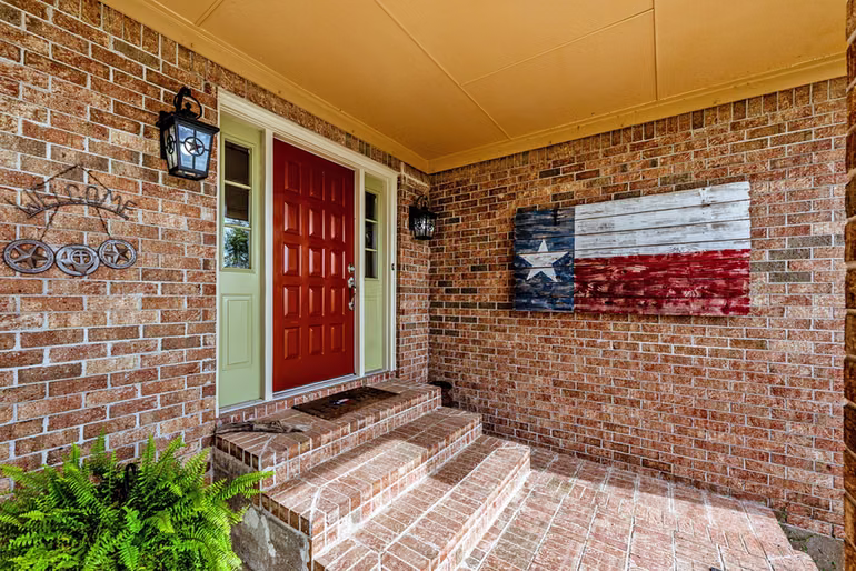 Photo 4 of 1623 Green Briar Drive, Huntsville, TX
