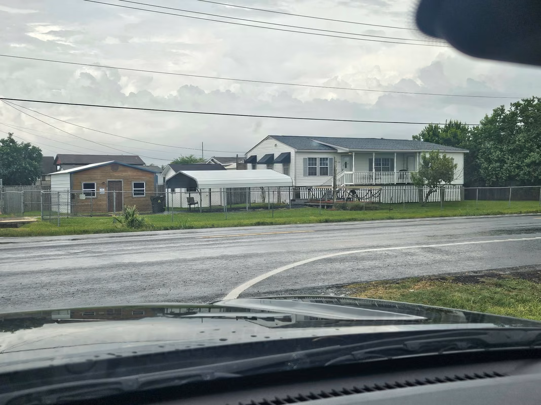 Photo of 208 13th Street, Dickinson, TX