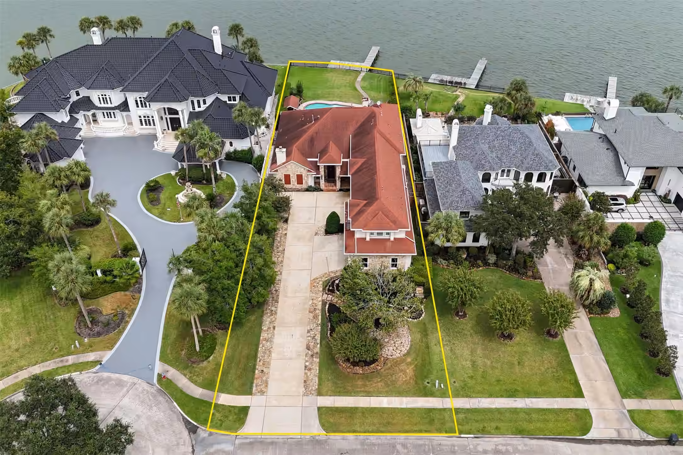 Photo of 102 Twin Oaks Way, Kemah, TX