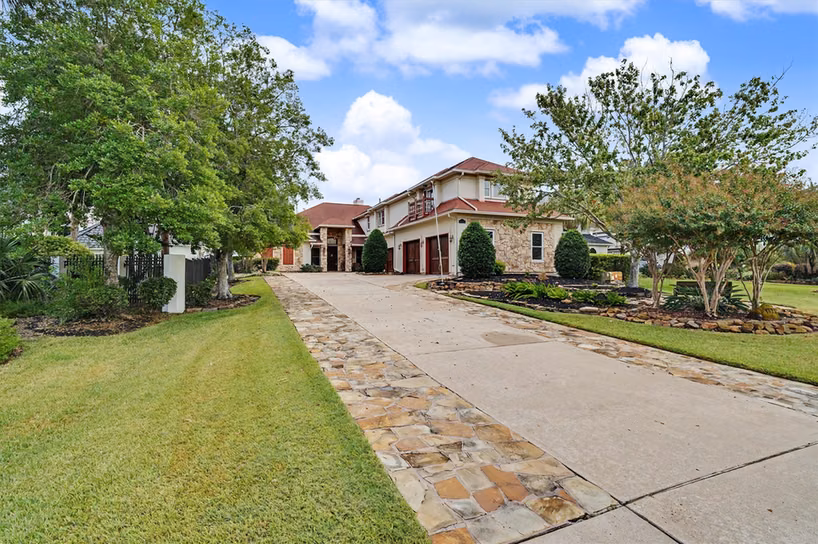 Photo 3 of 102 Twin Oaks Way, Kemah, TX