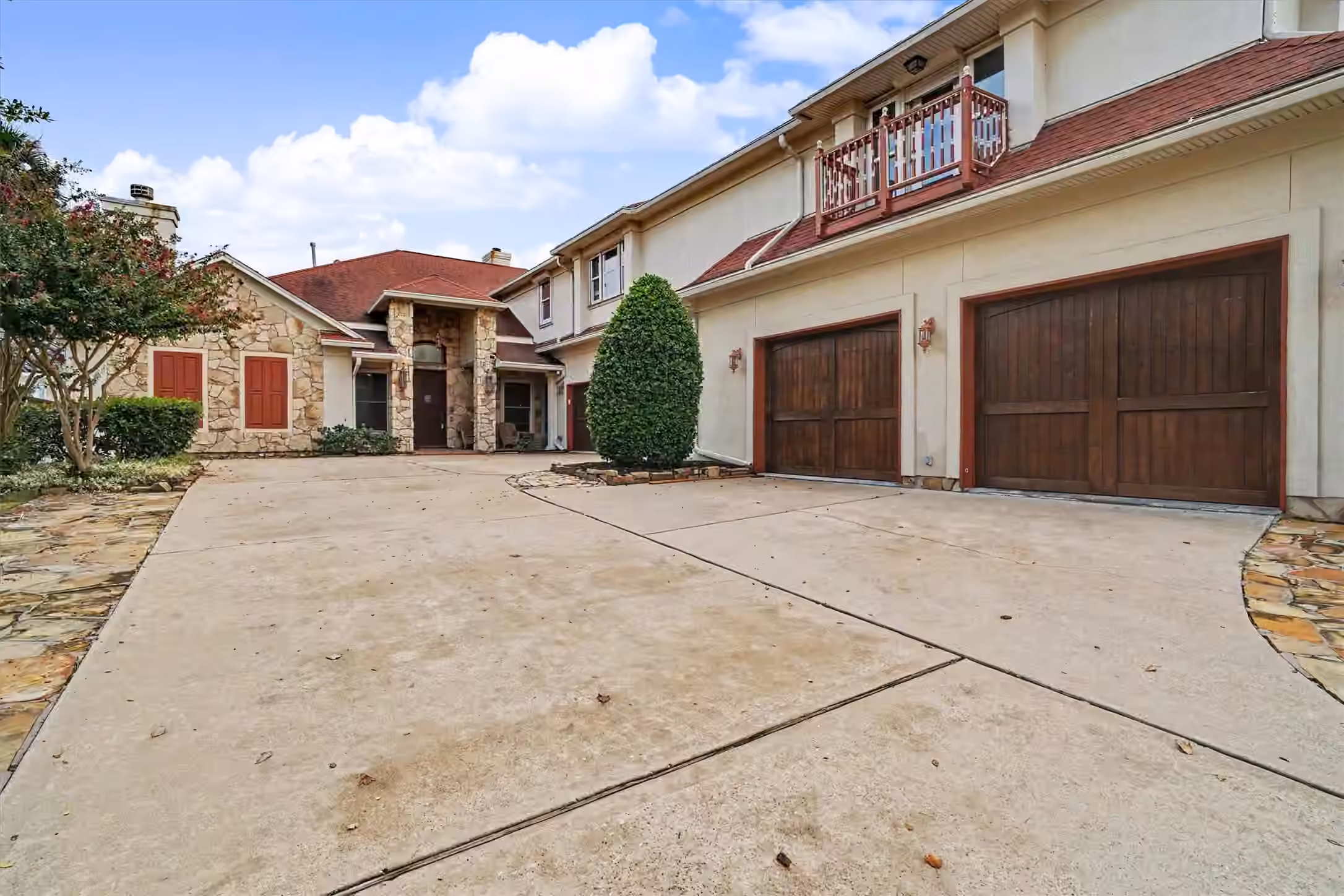 Photo 4 of 102 Twin Oaks Way, Kemah, TX