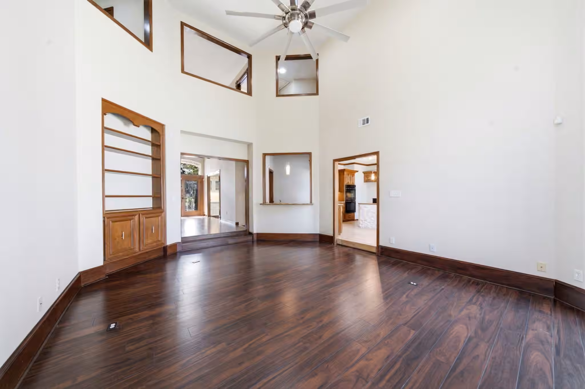 Photo 5 of 6710 Blue Hills Road, Houston, TX