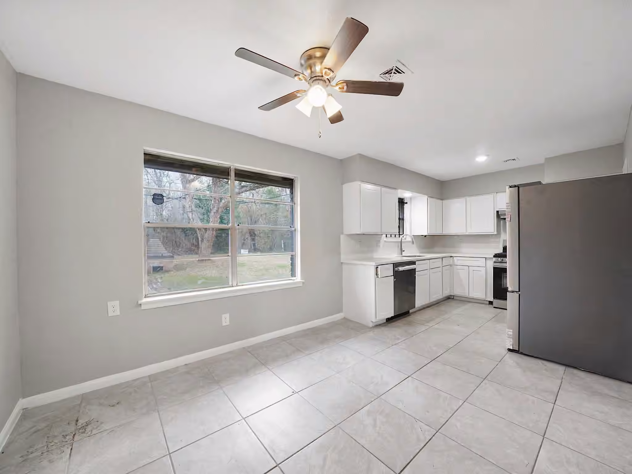 Photo 6 of 9347 Clearway Drive, Houston, TX